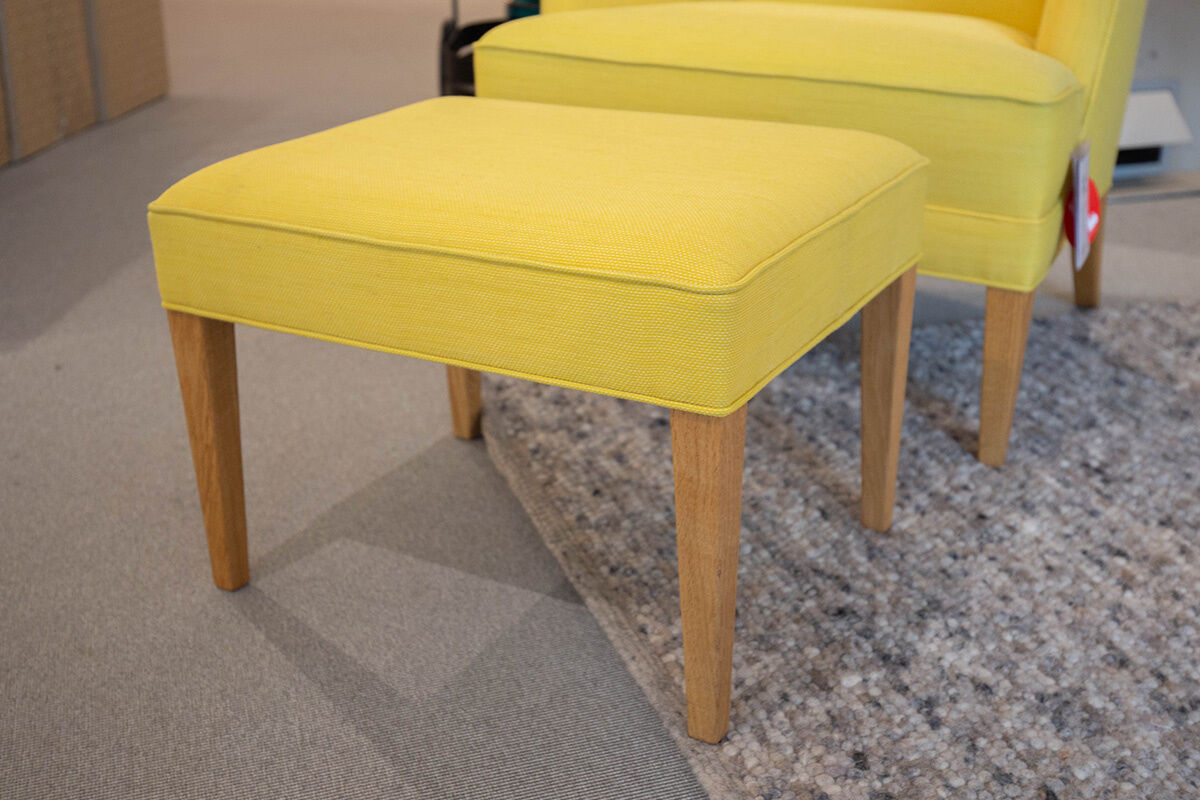 Carl Hansen & Søn - Sessel Heritage Stoff Clara Gelb 427 Gestell Eiche Naturgeölt inkl. Hocker - 5