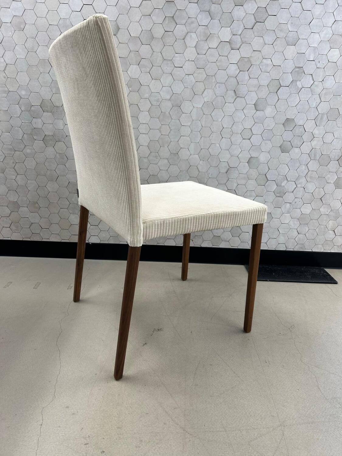 Walter Knoll - 4er Set Stuhl Jason Lite 1900 Stoff Phlox 213 Creme Beige Gestell Nussbaum Mit Splintanteil Inklusive Teflongleiter - 3