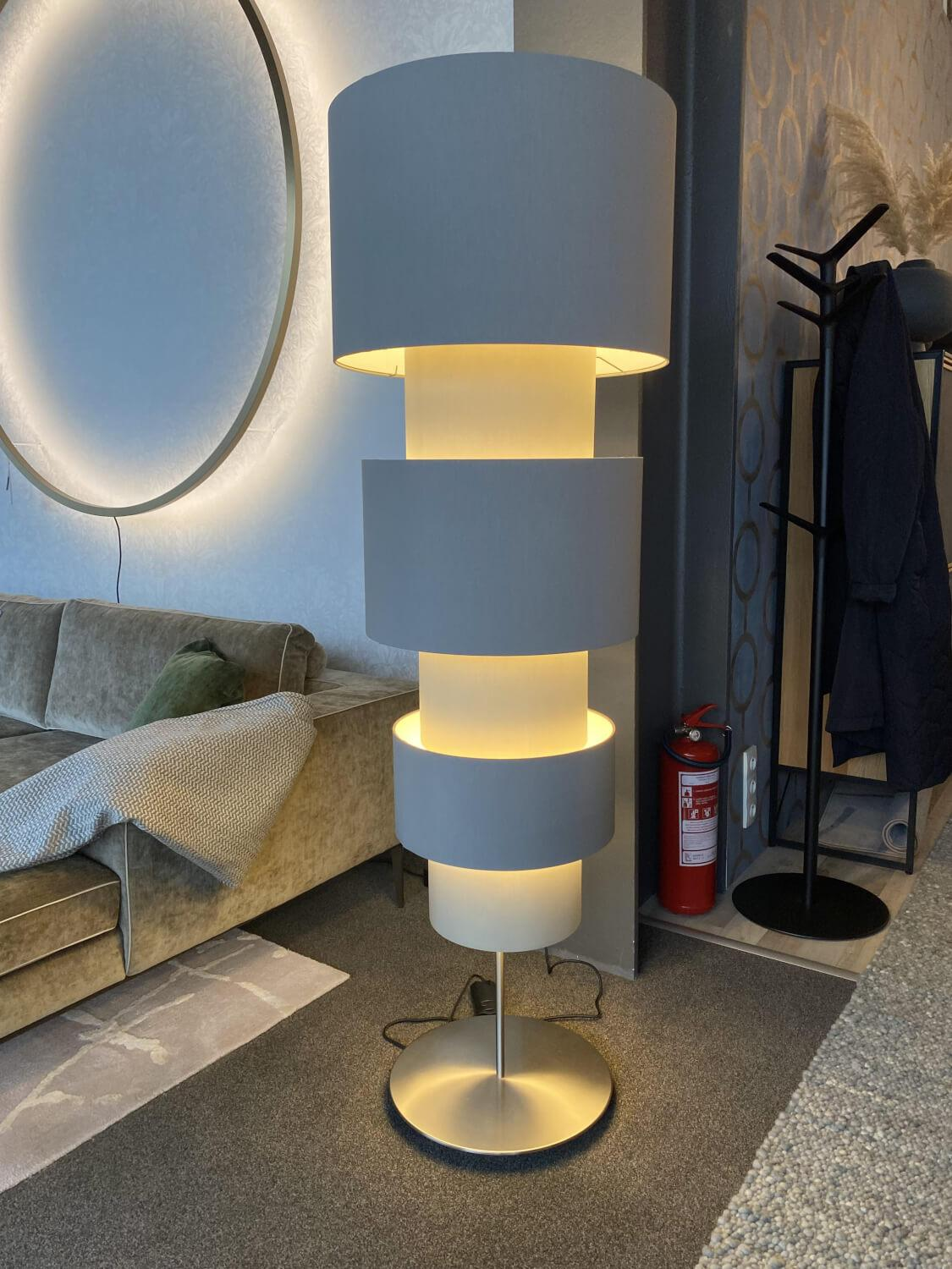 Bielefelder Werkstätten - Stehlampe Soho Gestell Nickel 3x Big Chintz Pebbel Grau Und 3x Small Chinz Sand Creme - 4