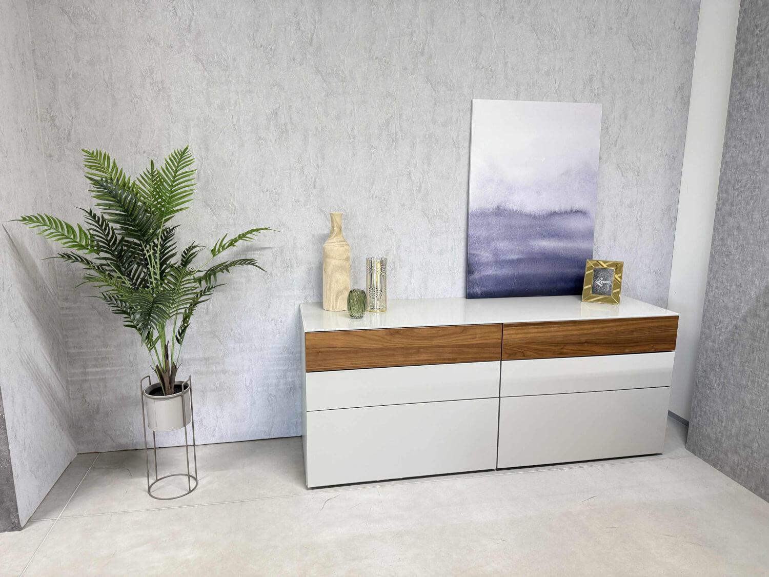 Hülsta - Wohnwand Now Vision C18 Lack Seidengrau Hochglanz Akzent Kernnussbaum Inklusive Couchtisch - 3