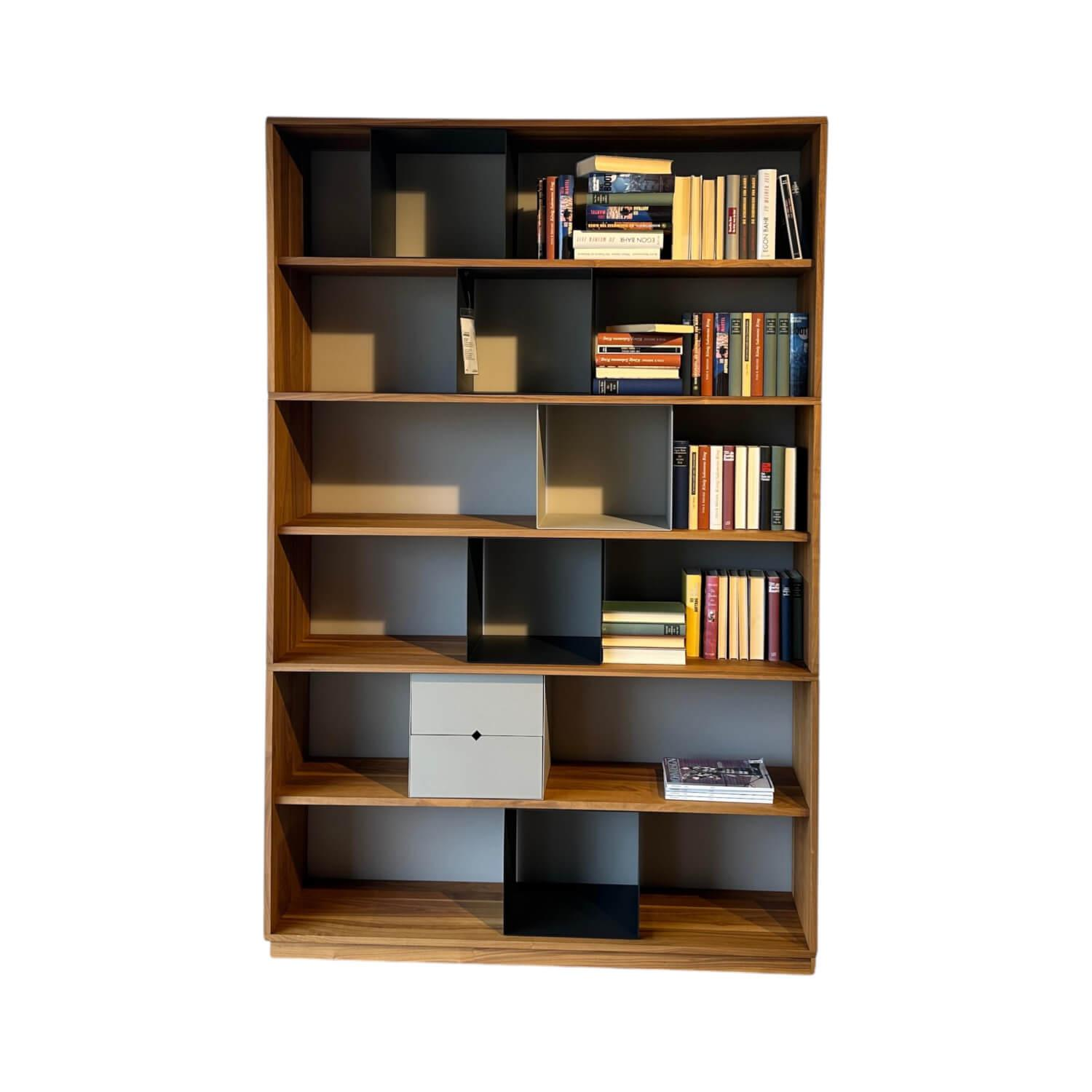 Rodam - Schrankwand Pares 722500 Nuss Splint Mit Hartwachssiegel Rückwand Glas Dunkelgrau Mit Beleuchtung - 1