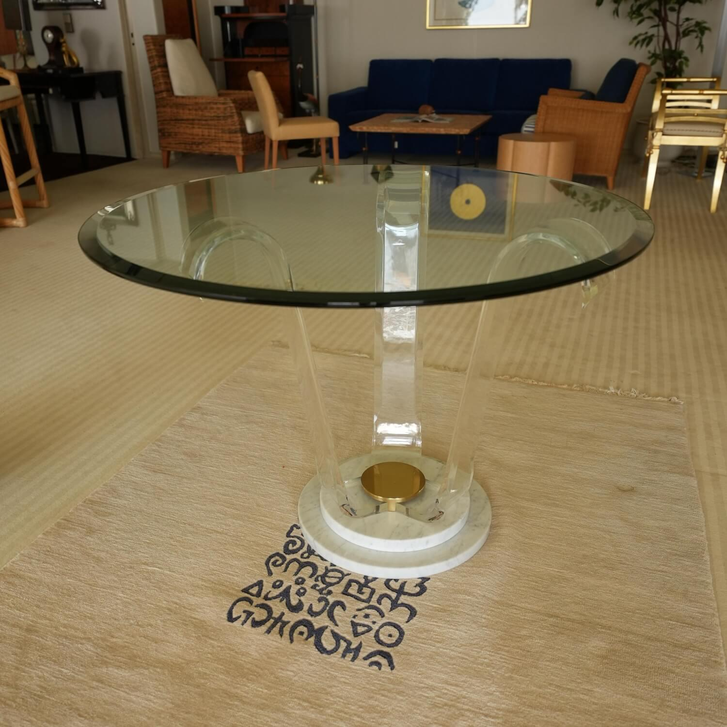 Tisch Ace Glasplatte Mit Facettenschliff Gestell Acryl und Carrara Marmor