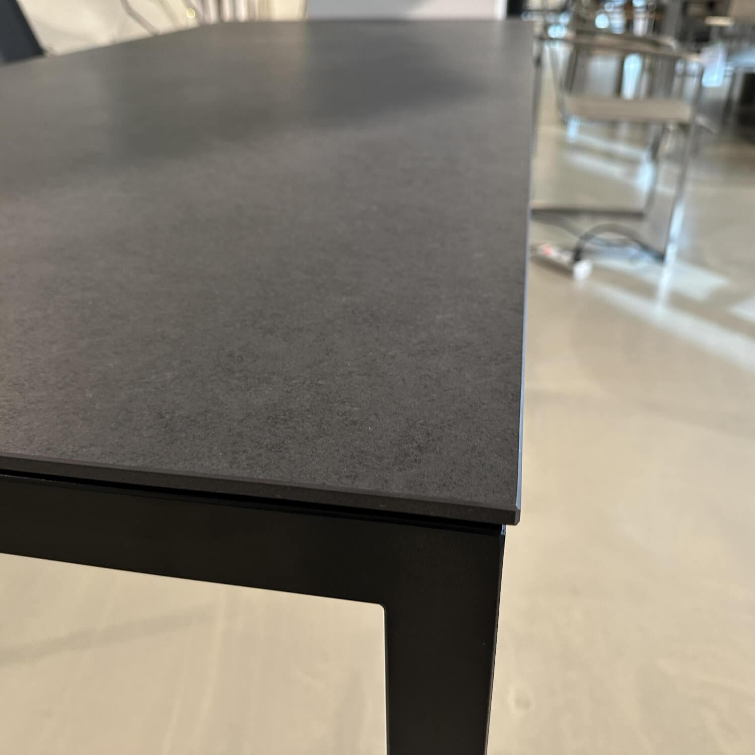 Zumsteg - Ausziehtisch Basso Platte Keramik Dekton Eter Schwarz Gestell Edelstahl CNC Schwarz Gebürstet - 3