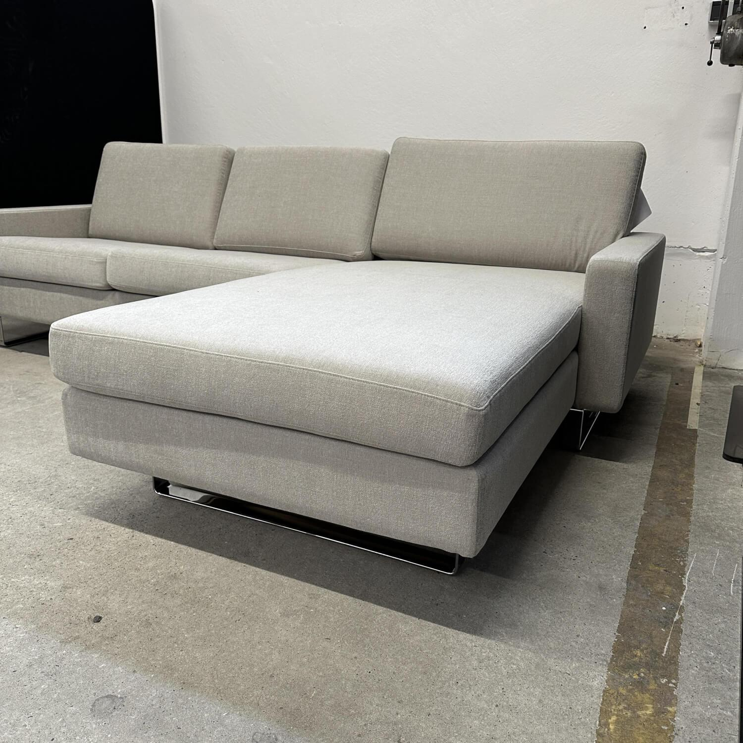 COR - Ecksofa Conseta Stoff 8158 Ecru Grau Weiß Metallkufen Verchromt Mit Filzgleitern - 2