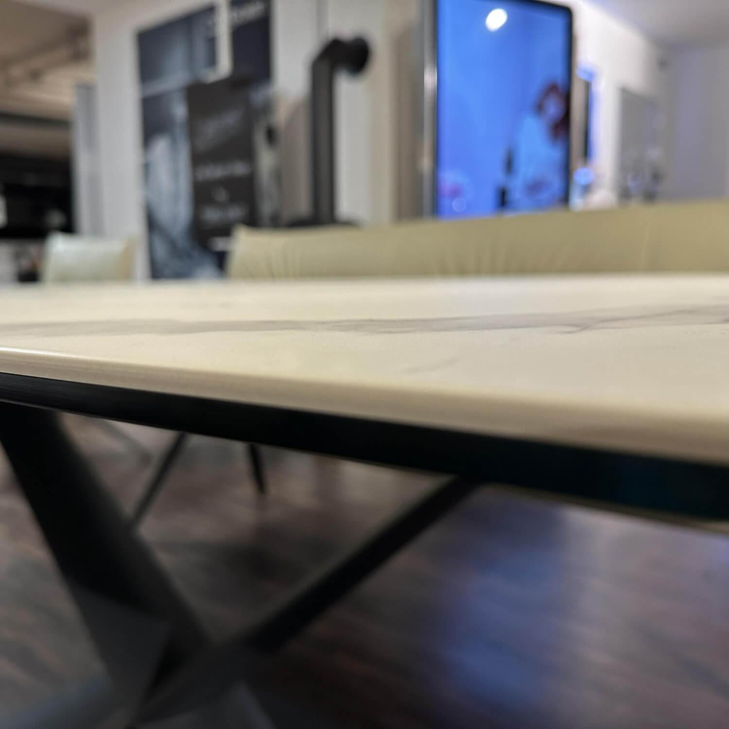 Contur - Esstisch Savona B Platte Keramik Saturio Grey White Grau Weiß Matt Gestell Metall Anthrazit 44 Pulverbeschichtet - 7