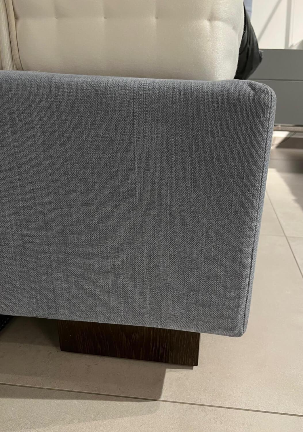 Schramm - Boxspringbett Gala Rahmen 28M 3B Stoff Nils 440 Sky Grau Blau Kopfteil Quadro  Füße Eiche Wenge Inklusive 2 Matratzen Divina - 3