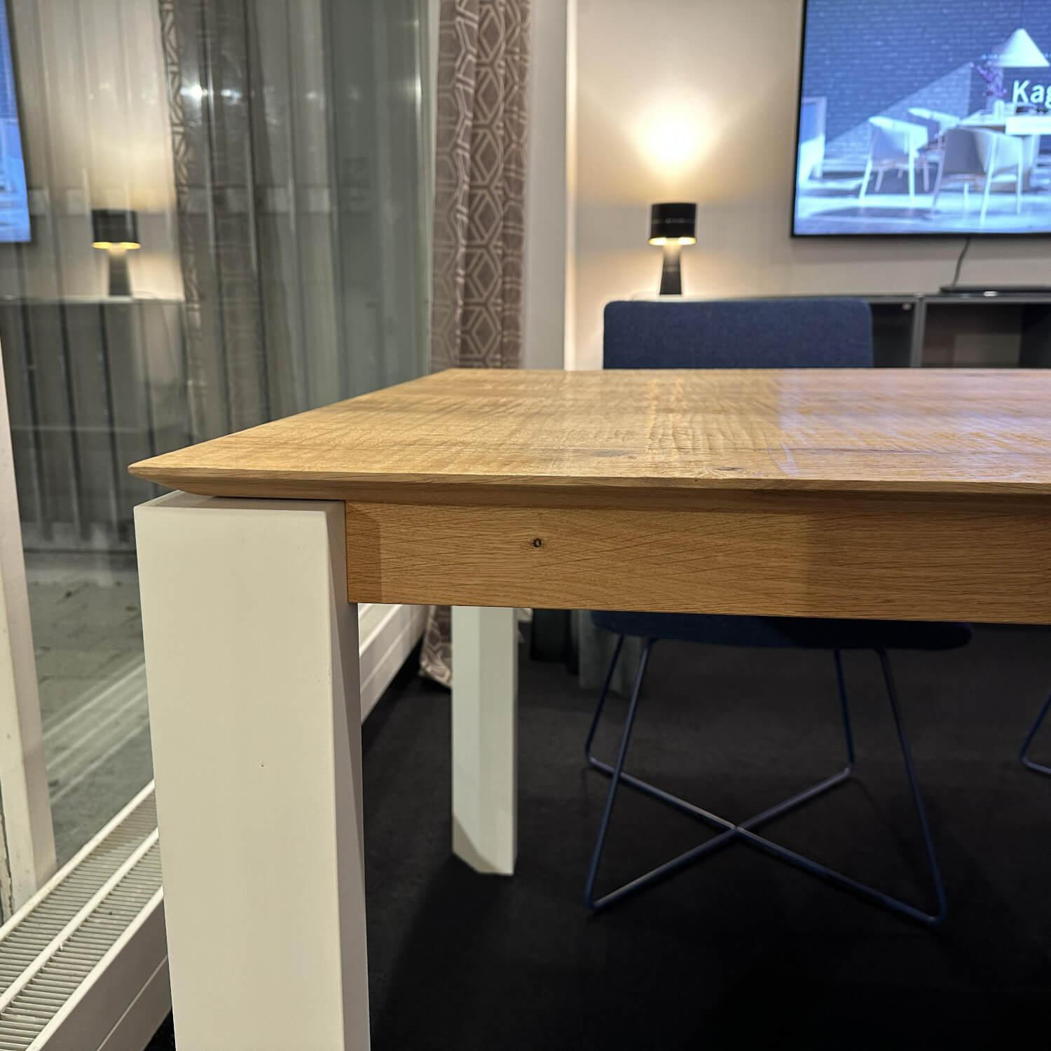 Scholtissek - Esstisch Divano VI Knorrige Eiche Mit Harz Gestelle Metall Weiß Mit Auszug - 3