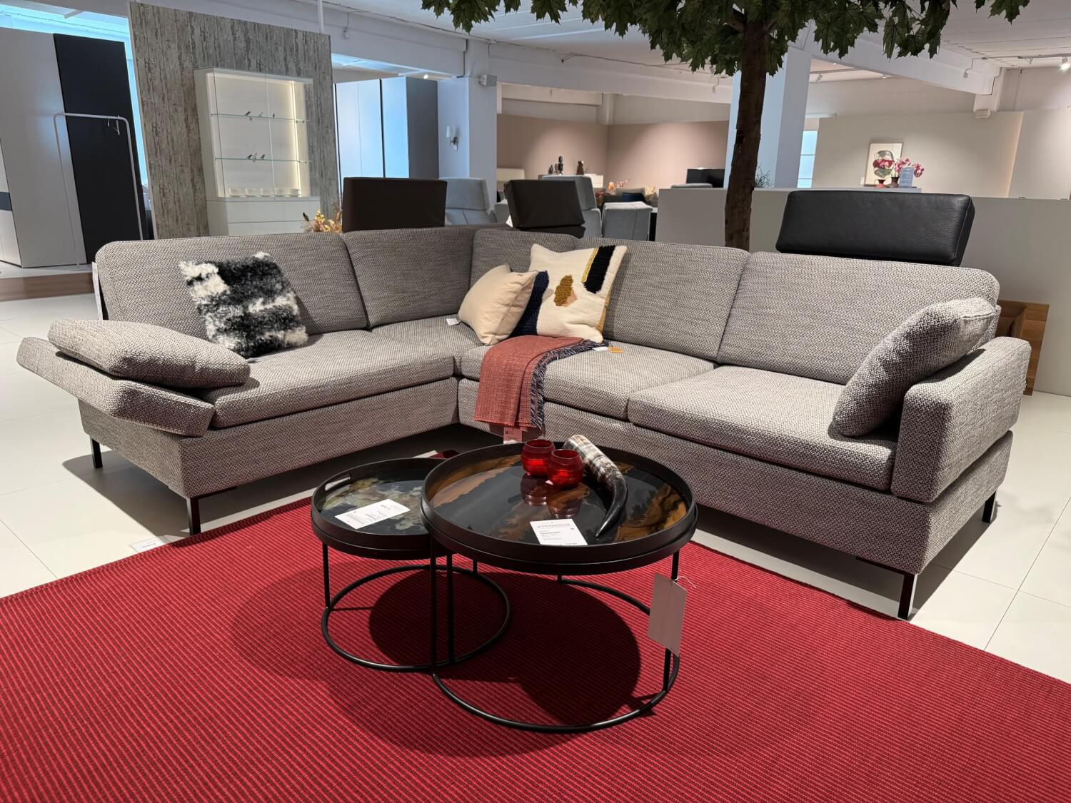 Brühl - Ecksofa Alba Stoff 3682-20 Grau Kopfstütze Leder Schwarz Füße Metall Schwarz Pulverbeschichtet - 5
