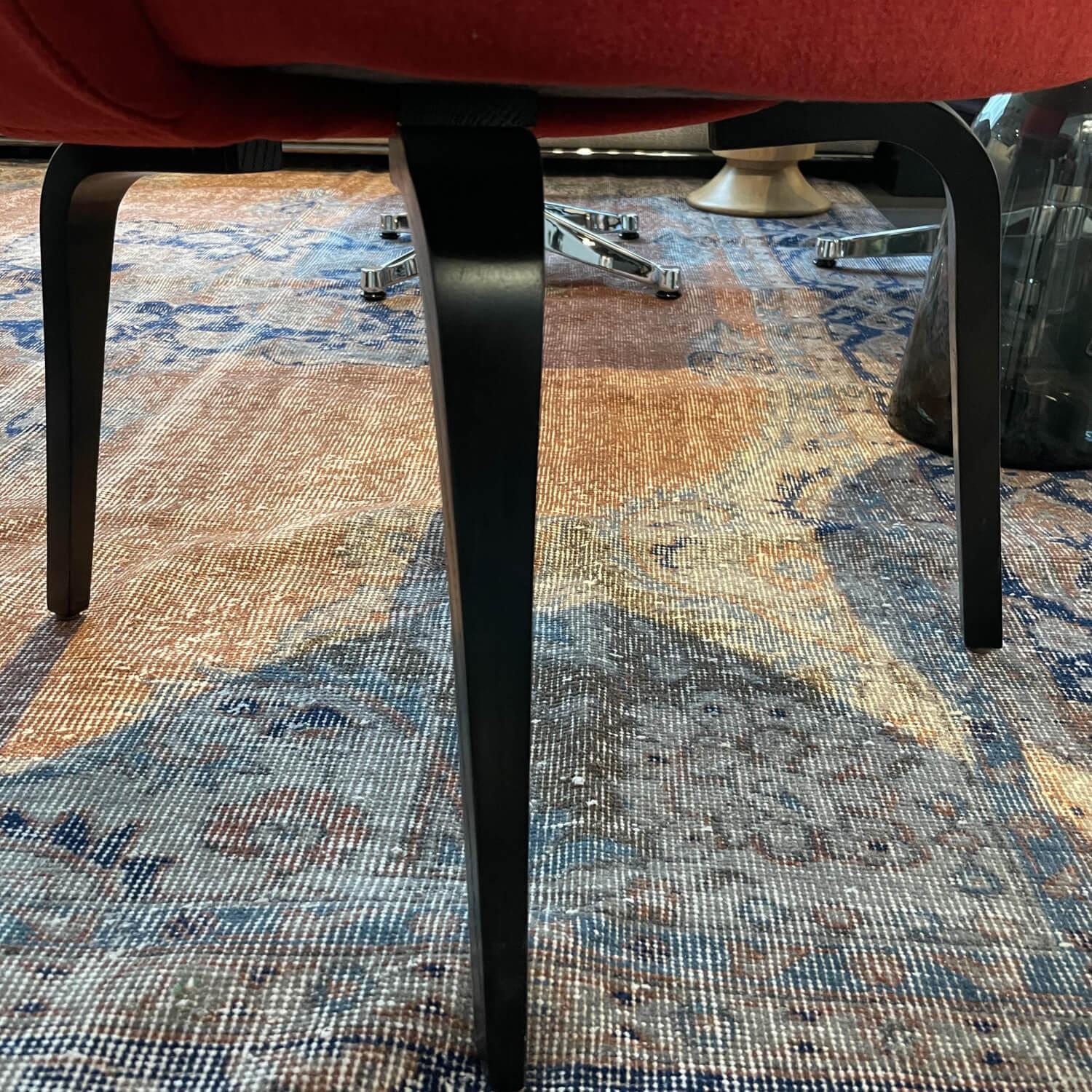 Knoll International - Saarinen Conference Chair Stoff B Velvet Tomato Rot ohne Armlehnen - 7