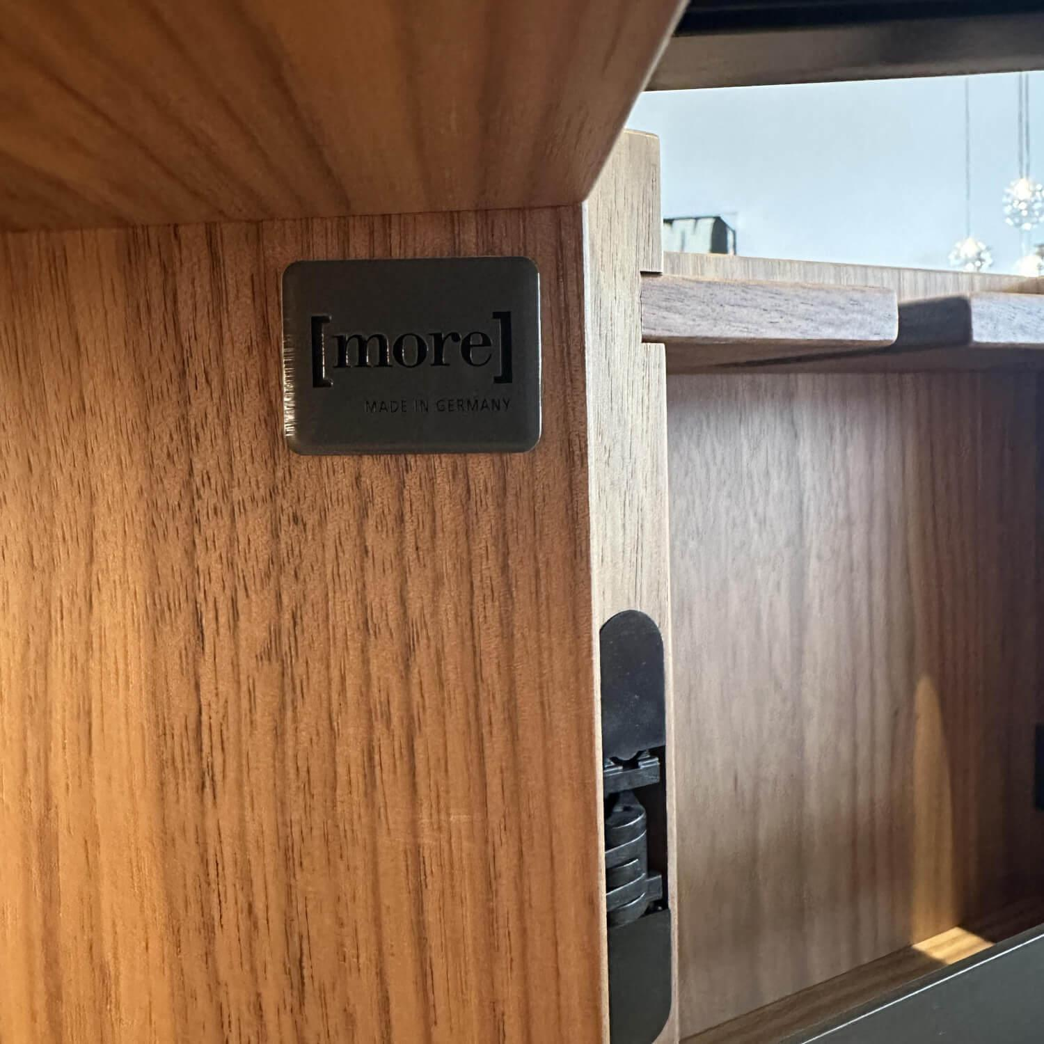 More - Barschrank Harri Nussbaum Massiv Gestell Metall Anthrazit Inklusive Led Beleuchtung - 3