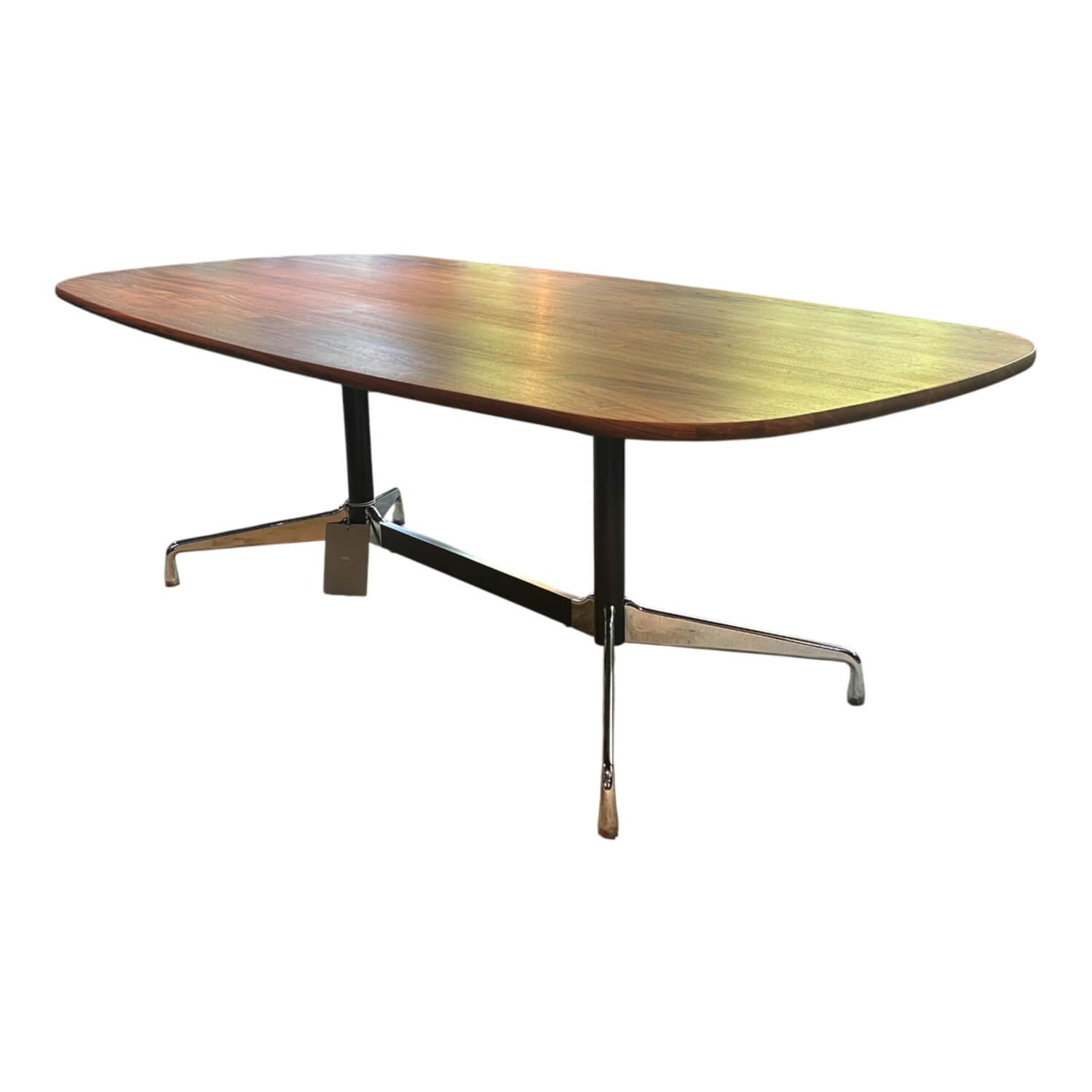 Vitra - Tisch Eames Segmented Table Platte Amerikanischer Nussbaum Massiv Gestell Gestell Aluminium Schwarz - 1