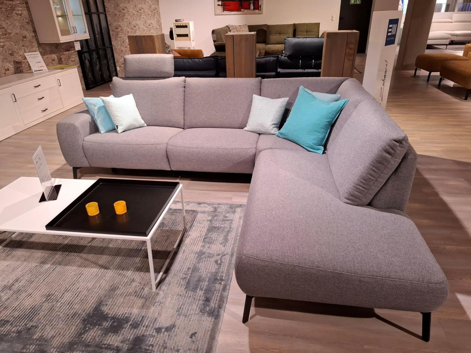 Carina - Ecksofa EM Venedig Stoff Mono Grau Metallfuß Schwarz - 3