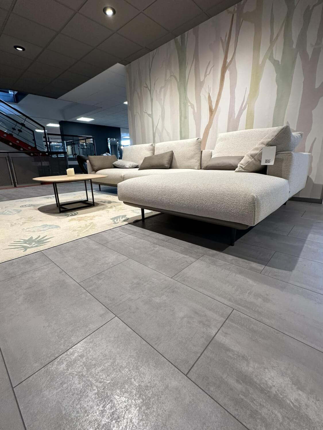 Rolf Benz - Ecksofa Volo Stoff 24.159 Kieselgrau Grau Rahmen Leder 36.604 Grau Beige Füße Metall Alu Glatt Pulverbeschichtet Matt 7022 Umbragrau Mit 7 Kissen - 7