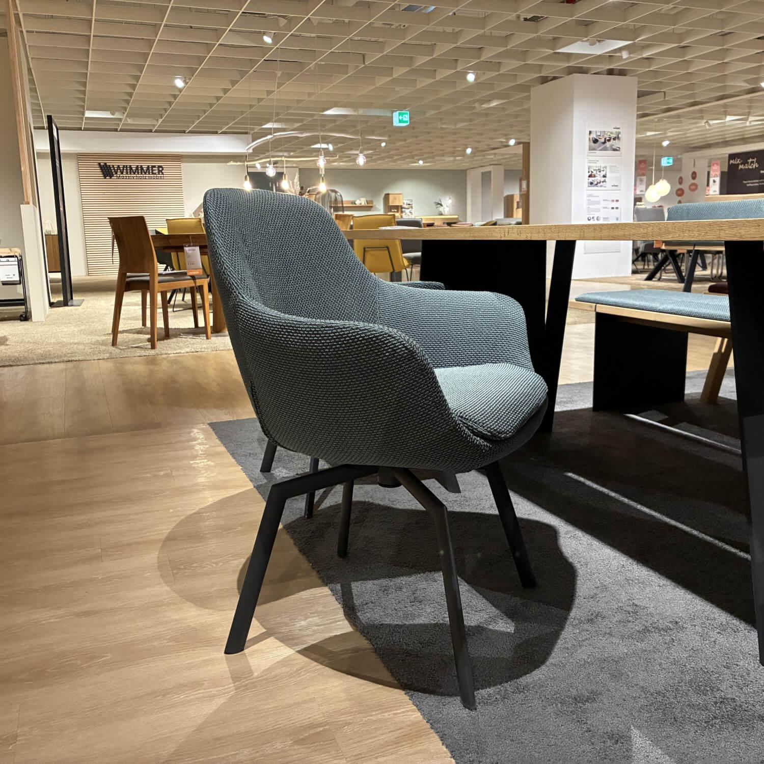 Wimmer - Essgruppe Zweigl Holz Rustikale Asteiche Bianco Stoff Q2 Individuals 66 Blau Gestell Metall RAL7021 Schwarzgrau - 8