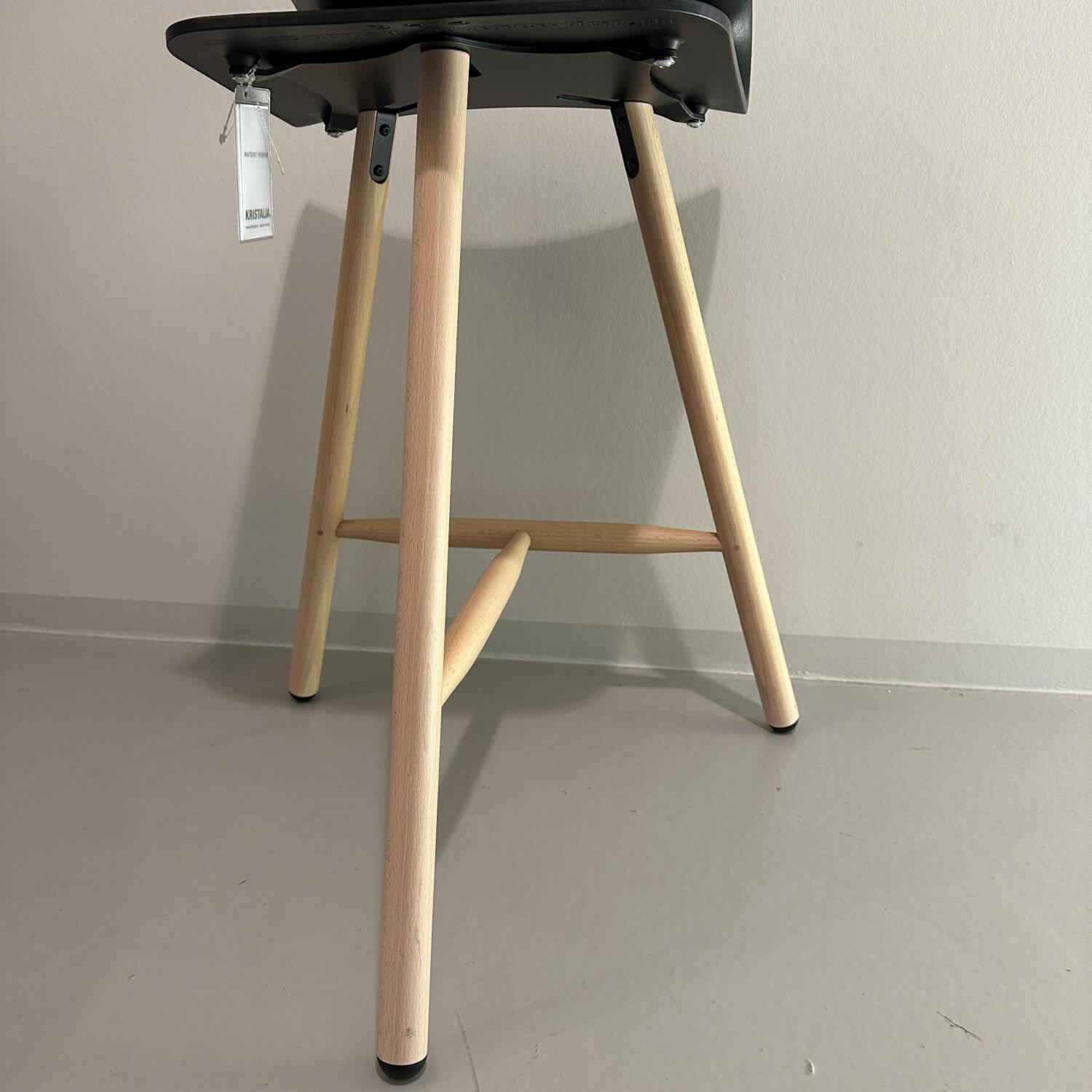 Kristalia - Barhocker BNC Sitzschale Polyurethan Schwarz Beine Buchenholz Natur Lackiert - 4
