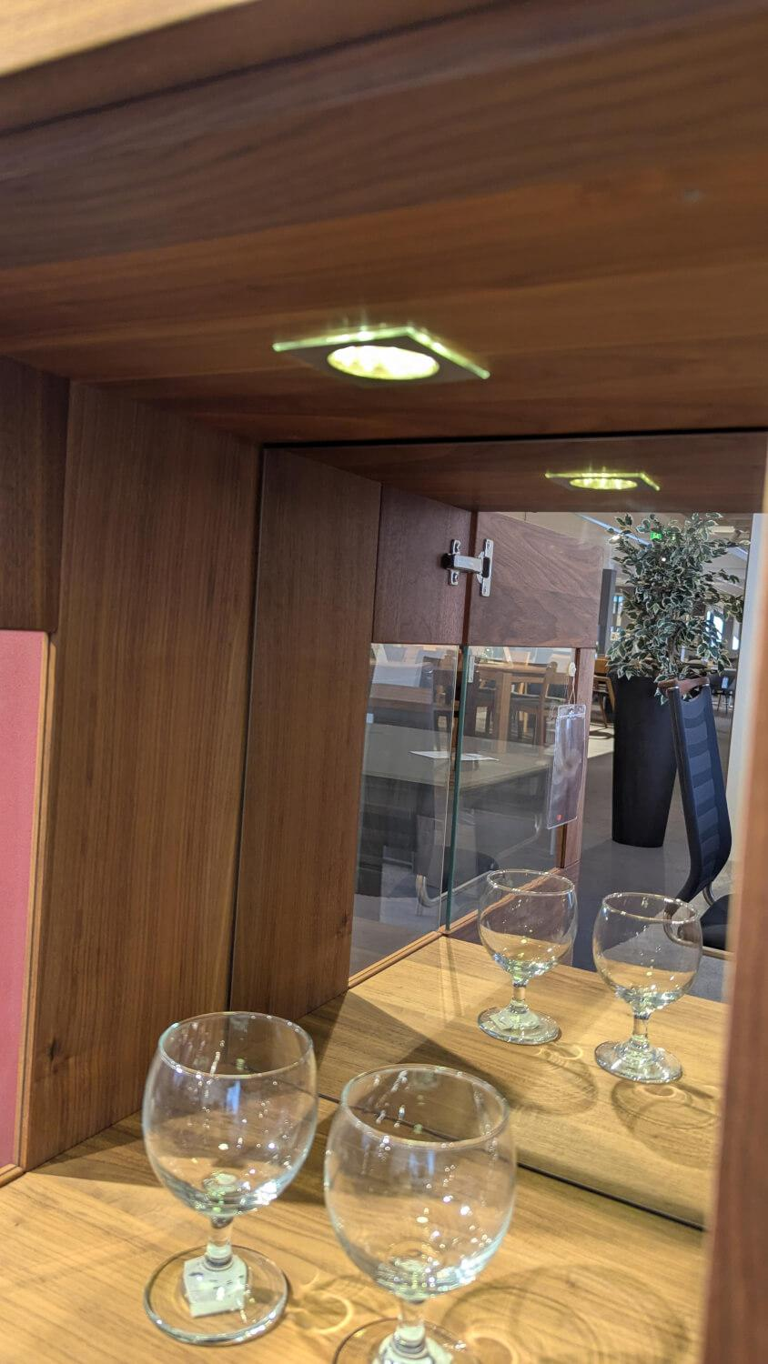 Venjakob - Highboard V Plus 6 0 Colorado Nussbaum Geölt Furniert Mit Spiegelrückwand Und Dekoschubkasten Inklusive Beleuchtung - 4