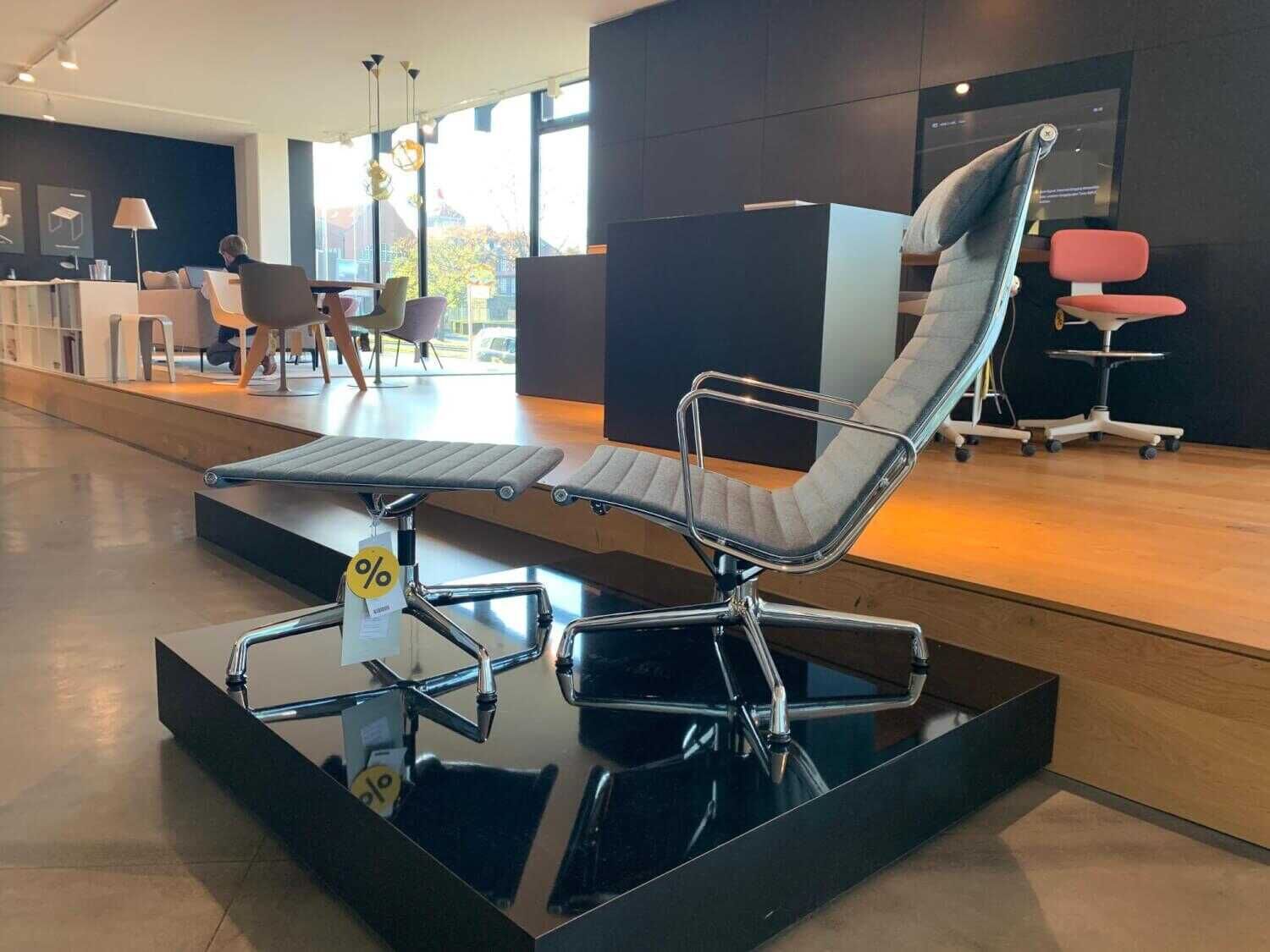 vitra-mehr-modelle-sessel-aluminium-chair-ea-124-stoff-hopsak-eisblau-moorbraun-mit-hocker-83fa49451ebdIA6yxDET9rSCC Vitra - Sessel Aluminium Chair EA 124 Stoff Hopsak Eisblau Moorbraun mit Hocker - 5