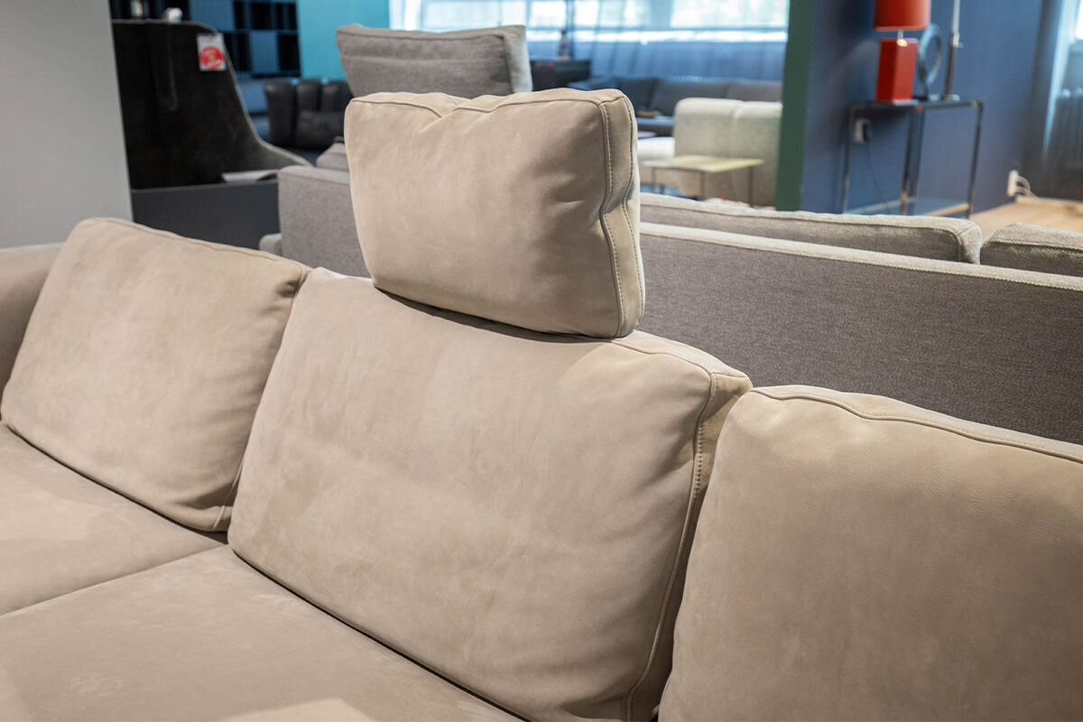 De Sede - Ecksofa DS-748 Leder 43 Kaschmir 17 Taupe Gestell Schwarz Matt mit Kopfstützbügel und 2 Kissen  - 9