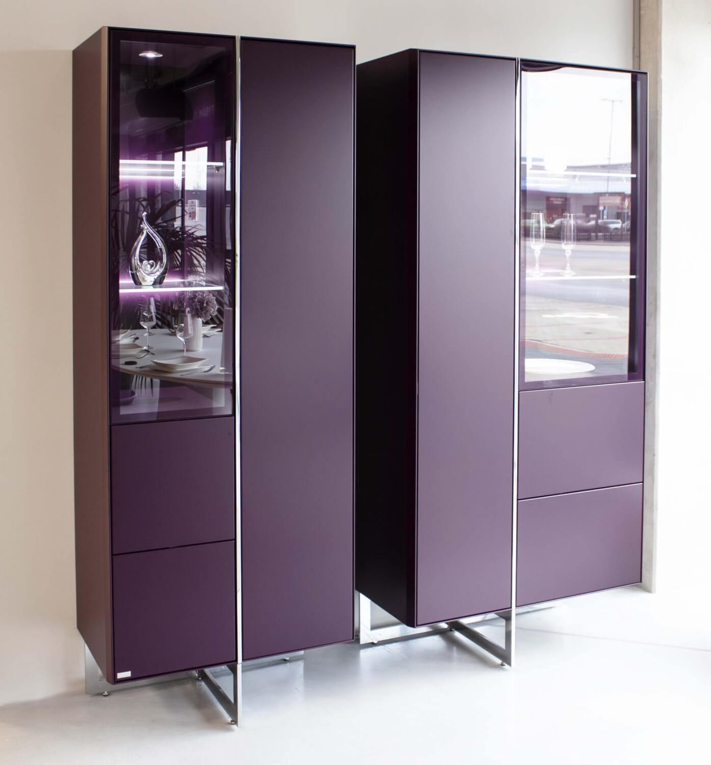 Hülsta - Set of 2 display cabinets Fonis Aubergine violet lacquer Frame chrome glossy - 3