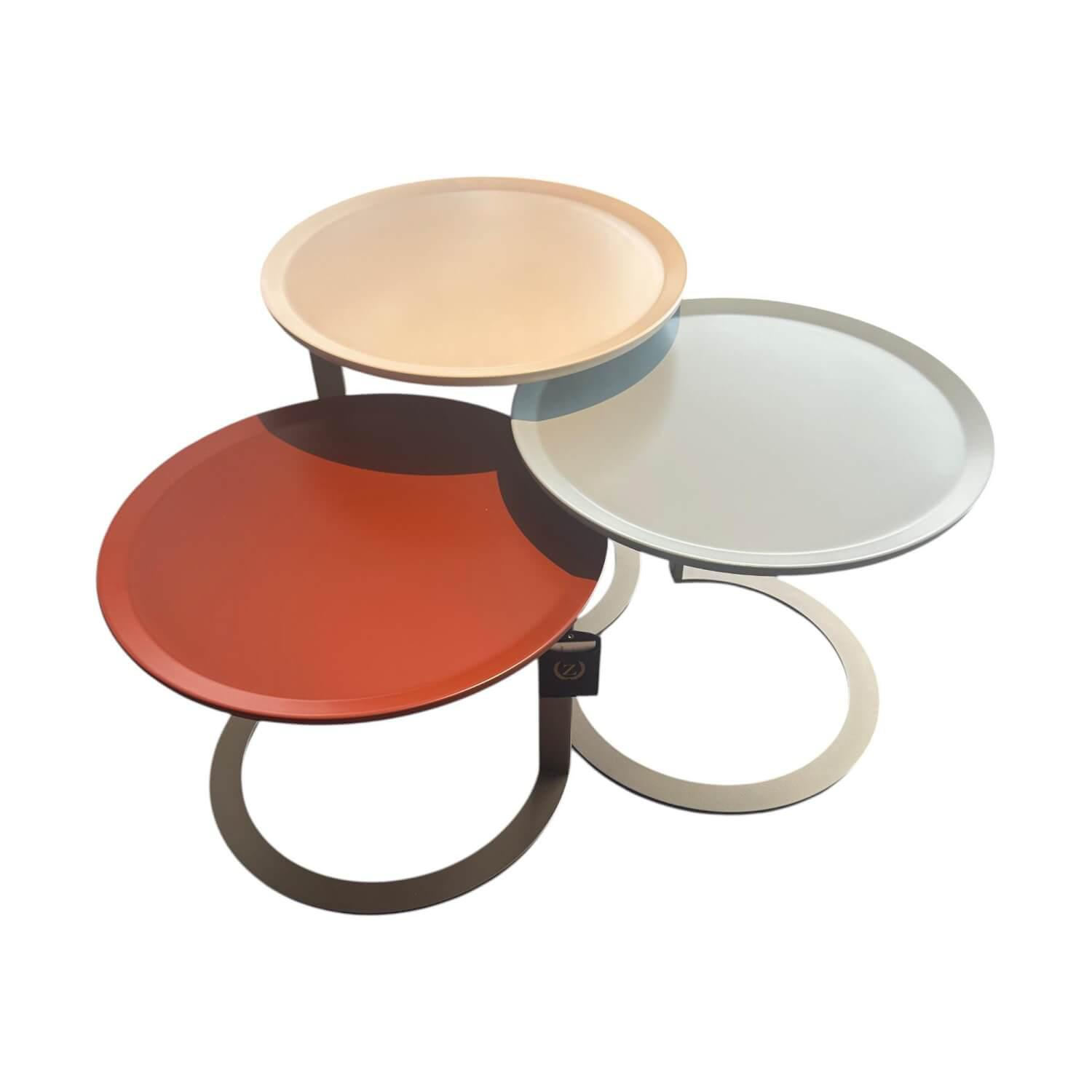 Christine Kröncke - 3er-Set Beistelltisch Trio Platte Lack High Hell Beige Medium Ocean Grau Low Maroon Braun Rot Metallgestell Bronze Look Schwarz - 1