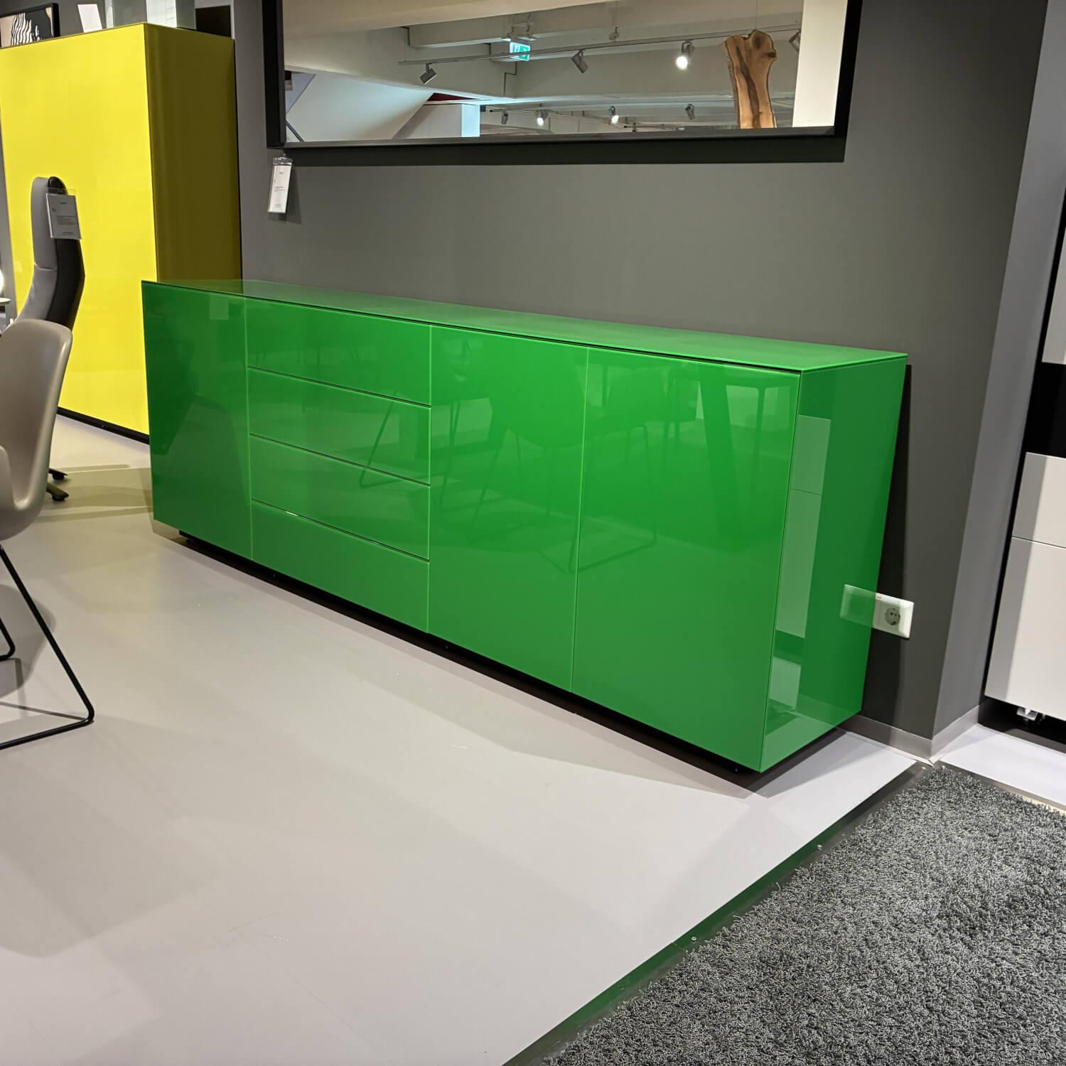 Scholtissek - Sideboard Novus 3-Türig Glas Hochglanz Reingrün Grün Korpus Knorrige Eiche - 4