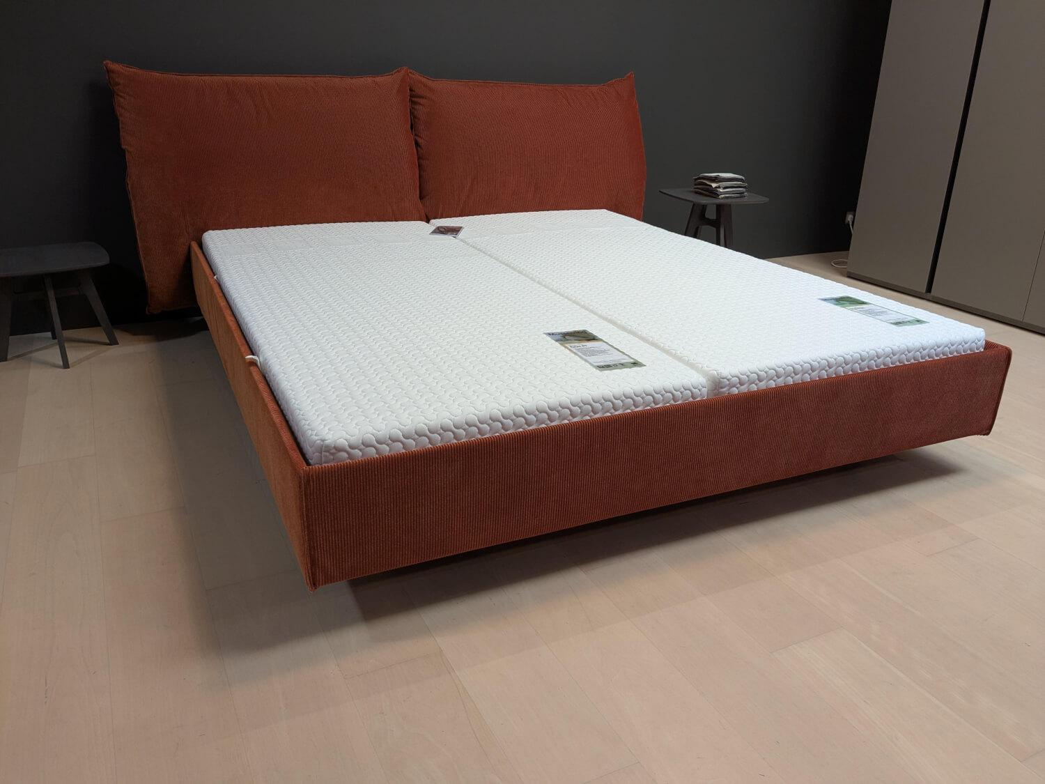 Möller Design - Polsterbett MD13 Stoff Charmell Cord 110 Orange mit Kopfteil Rose ohne Lattenroste ohne Matratzen - 3