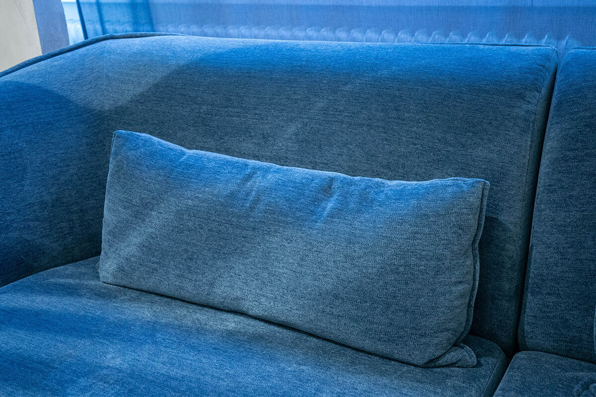 COR - Sofa Nook Stoff Außen 8170 Ozean Dunkelblau Innen Petrol mit 2 Lendenkissen und Hocker - 3