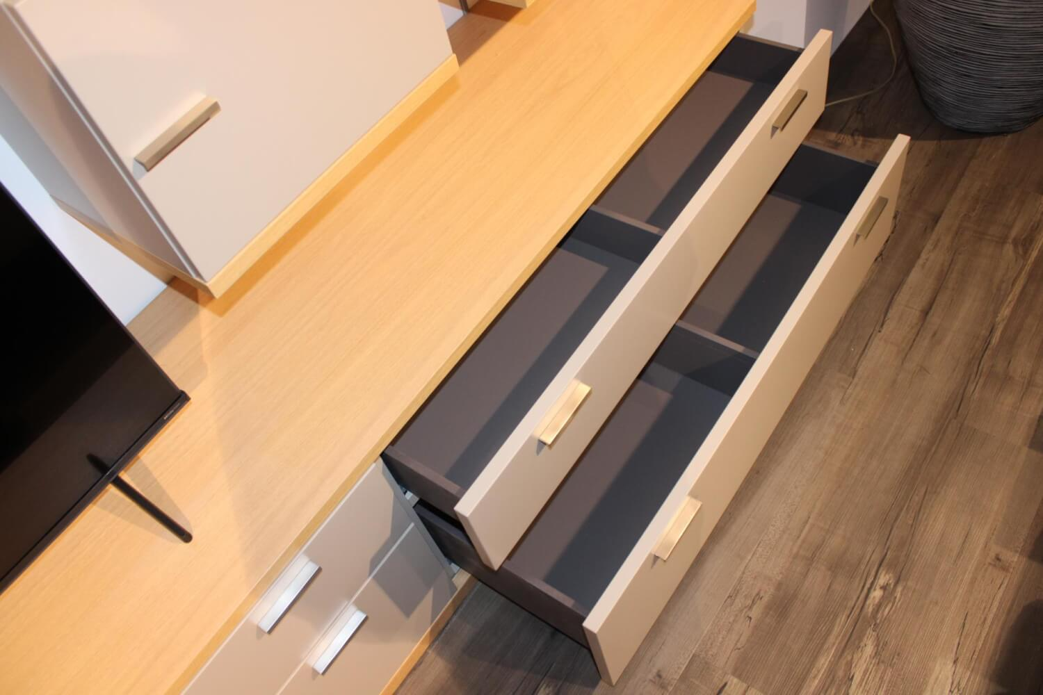 Rietberger Möbelwerke - Wohnwand Lodano Lack Cashmere Grau Eiche Sand mit Beleuchtung - 9