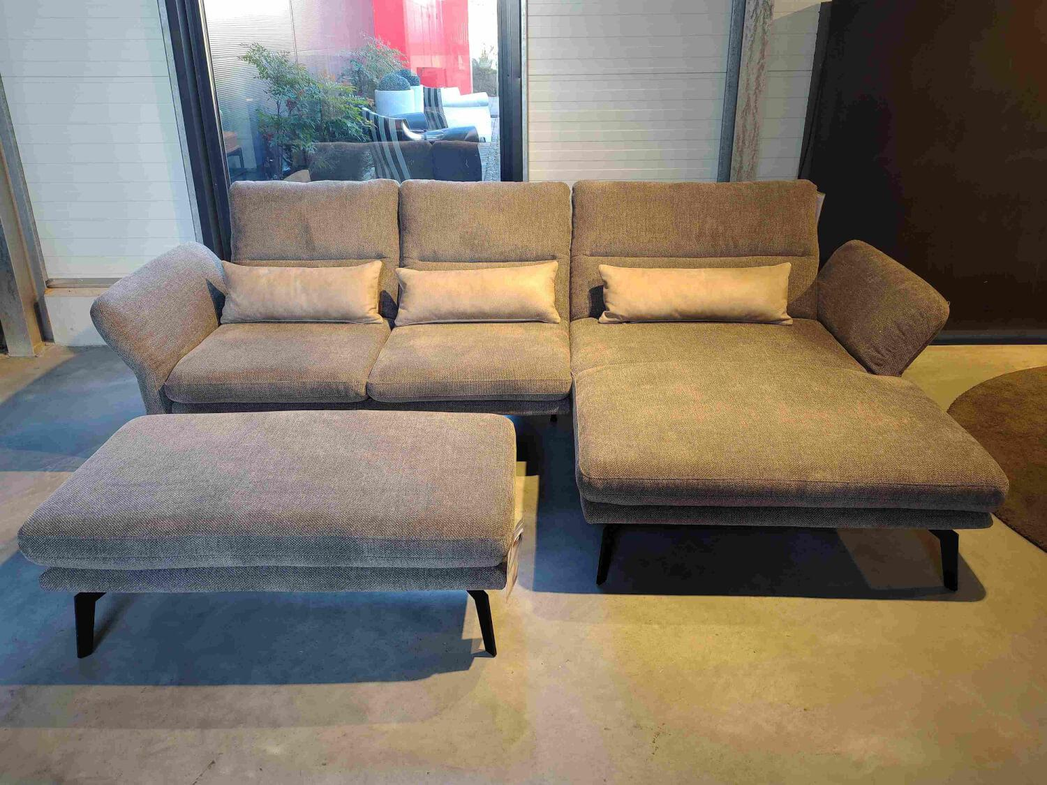 DFM - Eckgarnitur Alexander Comfort Republic Stoff Lora 12 Taupe Füße Metall Schwarz Mit Hocker - 6