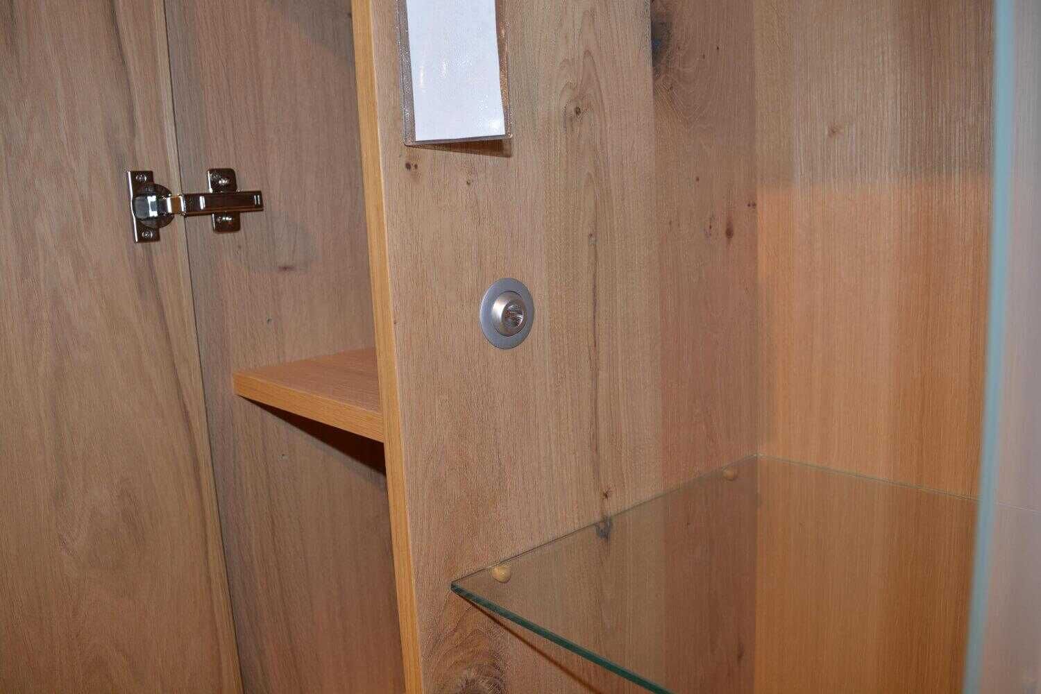 voglauer-vitrine-v-solid-echtholzfurnier-eint-C3-BCrig-mit-beleuchtung-f80c57efe0545db6dba8da846 Voglauer - Vitrine V-solid Echtholzfurnier Eintürig mit Beleuchtung - 4