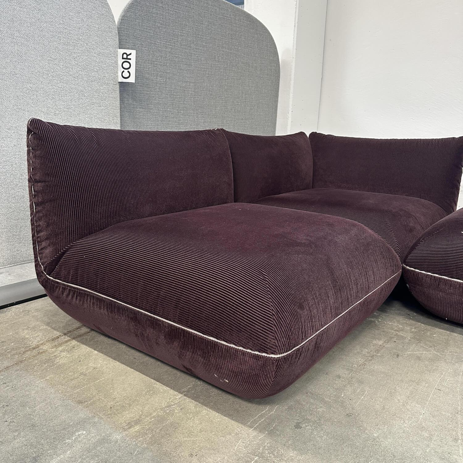 COR - Sofa Jalis 21 Stoff 9074 Merlot Rot Nahtband 5095 Kitt - 5