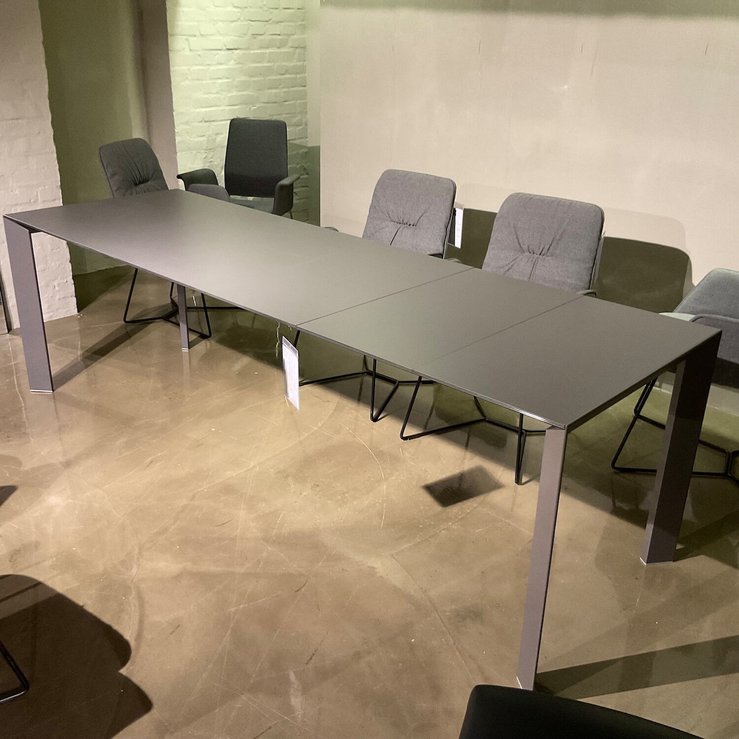 Kristalia - Esstisch Nori Platte Laminat Anthrazit Gestell Aluminium Anthrazit Lackiert Inklusive 2 Verlängerungsplatte - 3