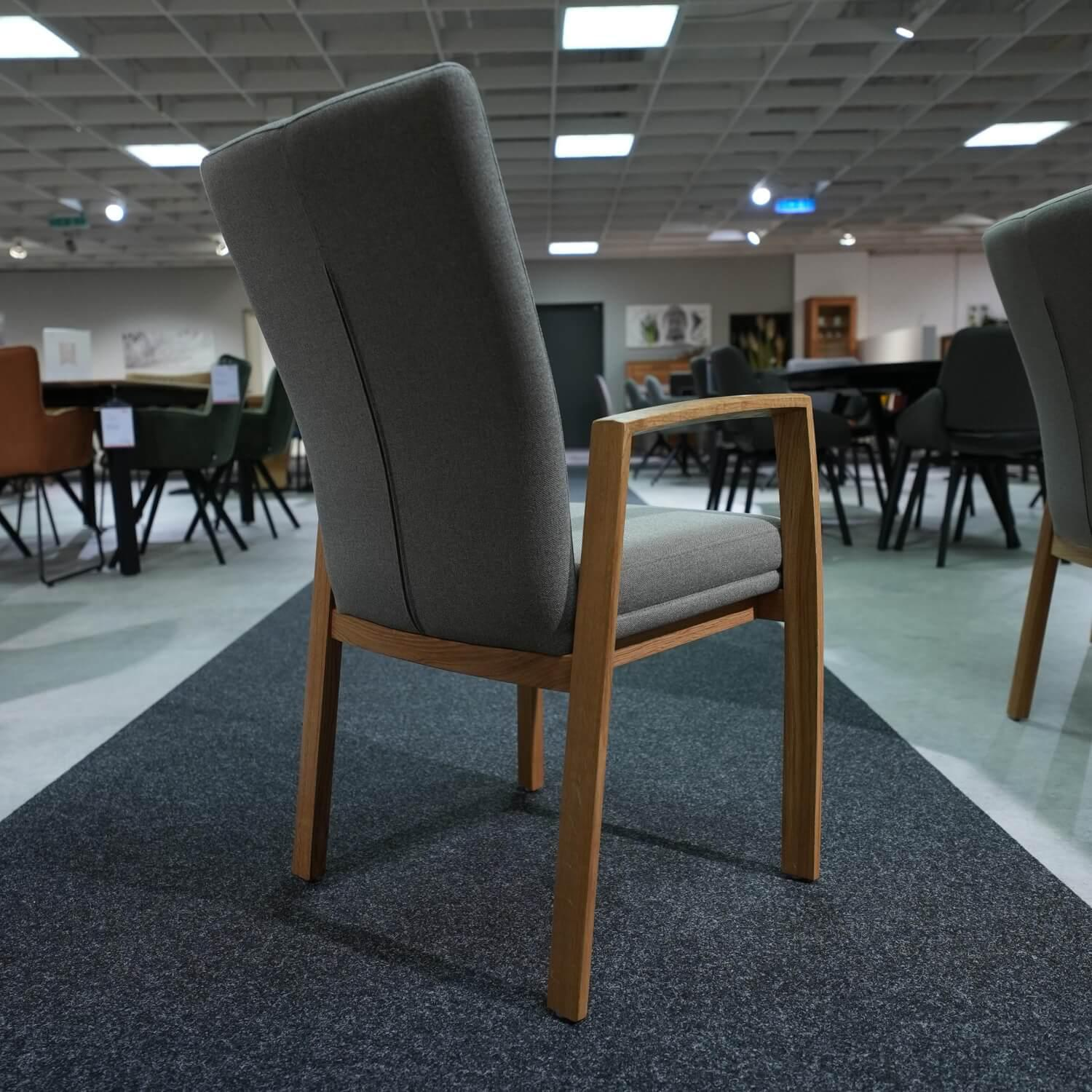 Niehoff - Essgruppe LaVie Comfort 113347000 Kulissentisch Oberteil Wildeiche Massiv Facette Wildeiche Furniert Armlehnstuhl mit Griff Gestell Eiche Massiv Bezug Stoff Taupe - 7