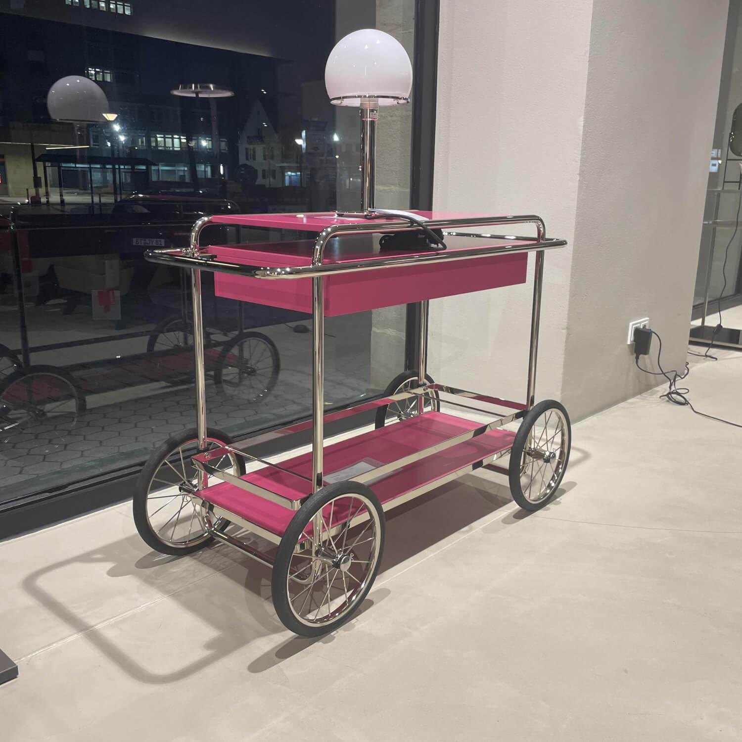 Tecta - Konsolenwagen Gestell Stahlrohr Vernickelt mit Schub und Flaschenhalter Sonderfarbe RAL 4010 Telemagenta - 2