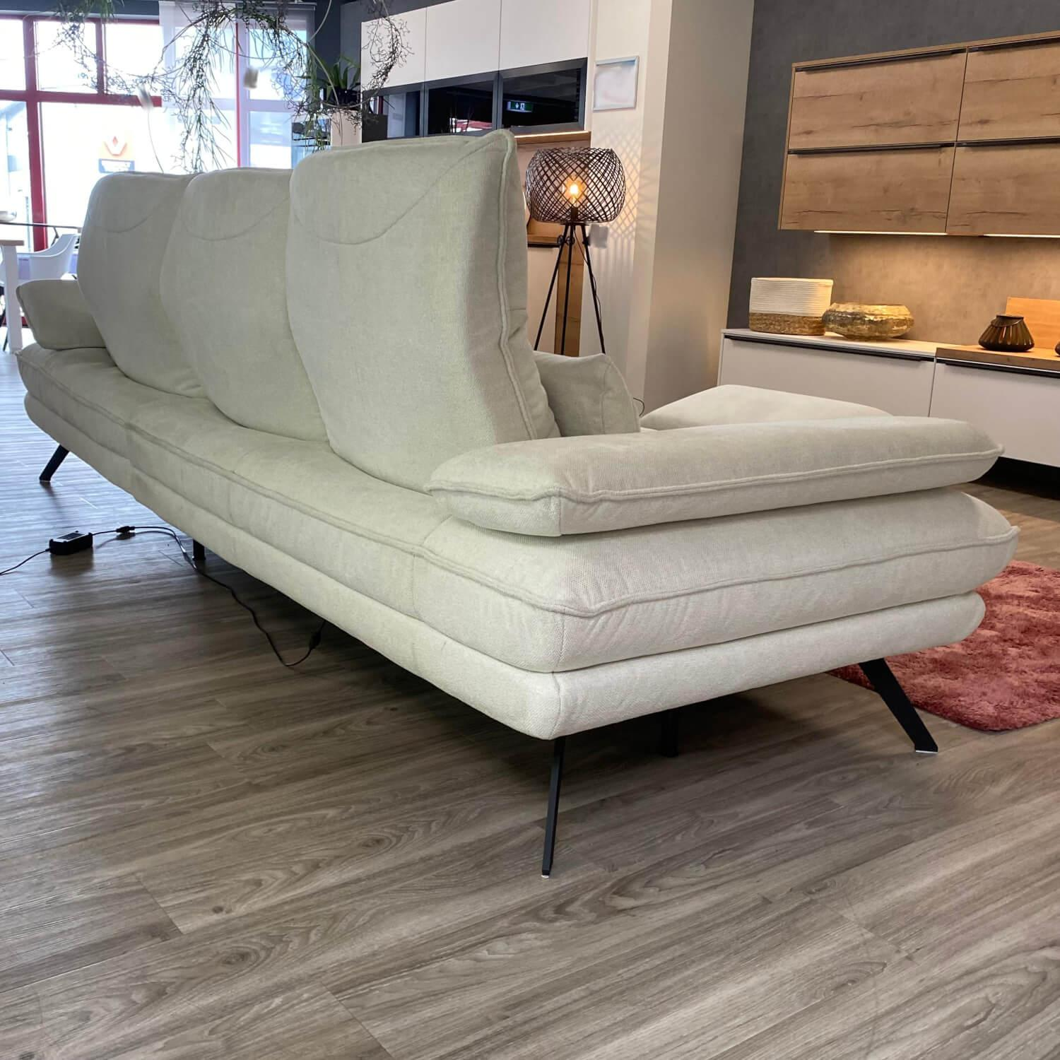 Hukla - Ecksofa Henner Stoff Cyber Cyber Natur Grau Beige Creme Gestell Und Füße Edelstahl Lackiert Schwarz Mit Elektrischer Fußablage Inklusive Hocker Und 4 Kissen - 16