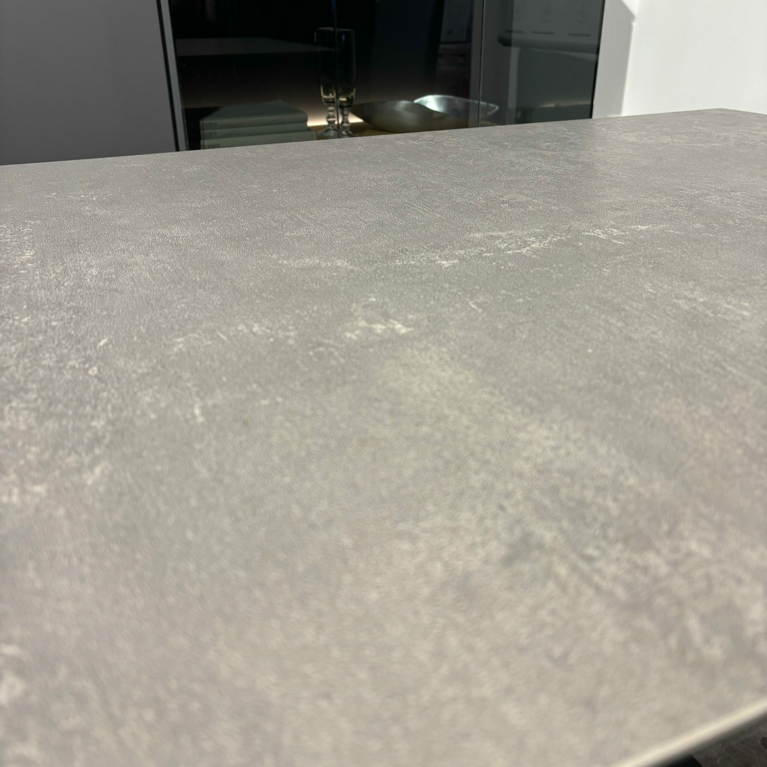 Ronald Schmitt Design - Bistrotisch Bistro P Tischplatte Keramik Focus Piombo Gestell Metall Schwarz  - 4