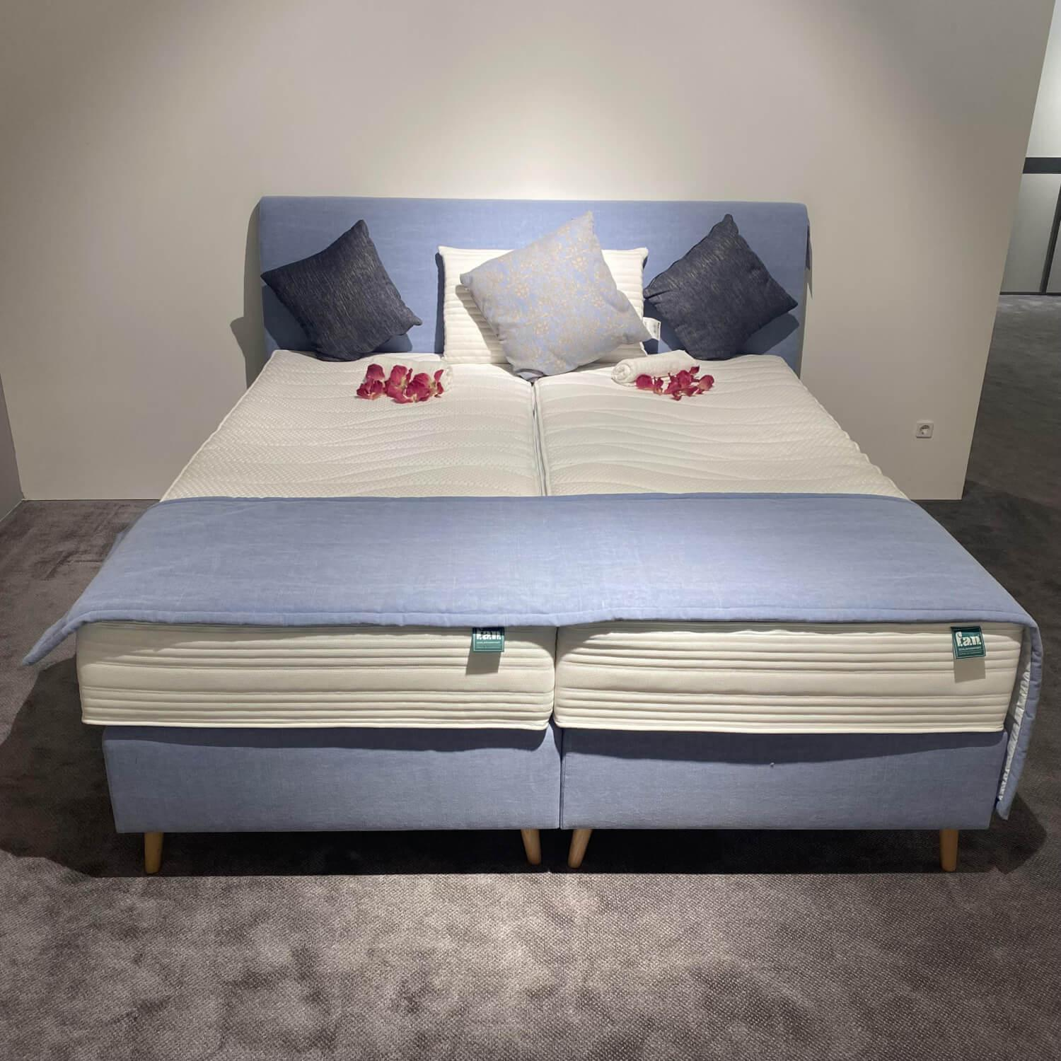 Frankenstolz - Bett Casada Stoff C 3012 Blau Füße Holz Mit Matratzen Und Tagesplaid Ohne Kissen Ohne Deko - 4