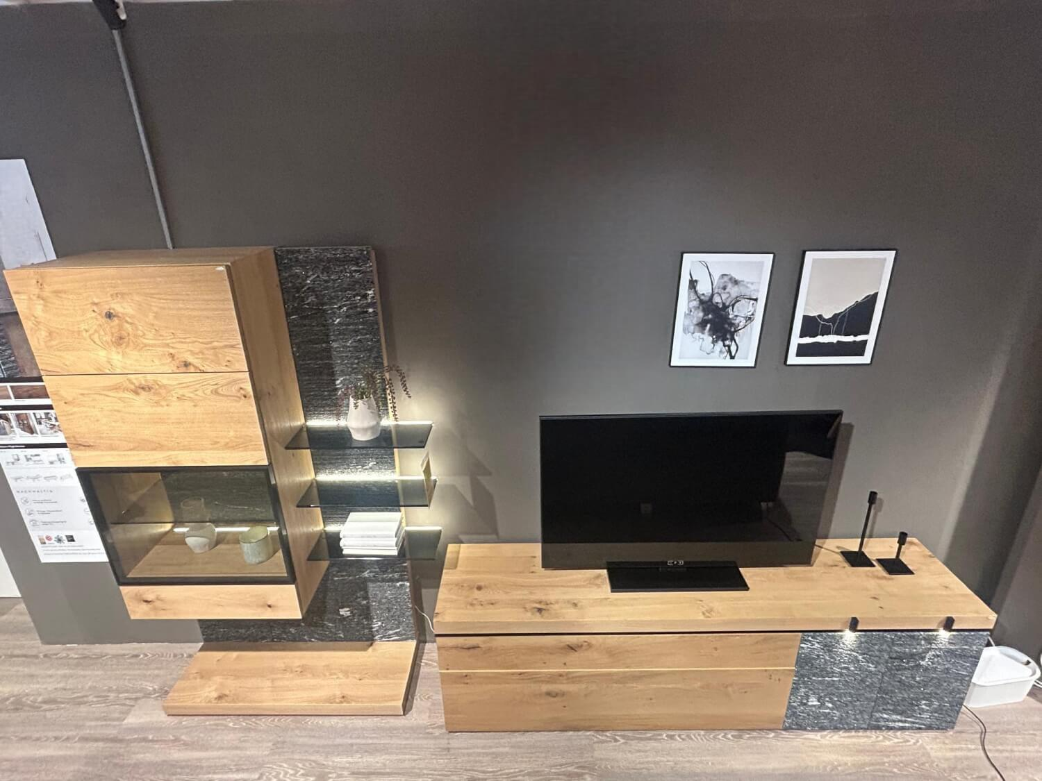 Voglauer - Wohnwand Vrock Living Alteiche Rustiko Gebürstet Steinakzent Schwarzgrau Mit Beleuchtung - 3