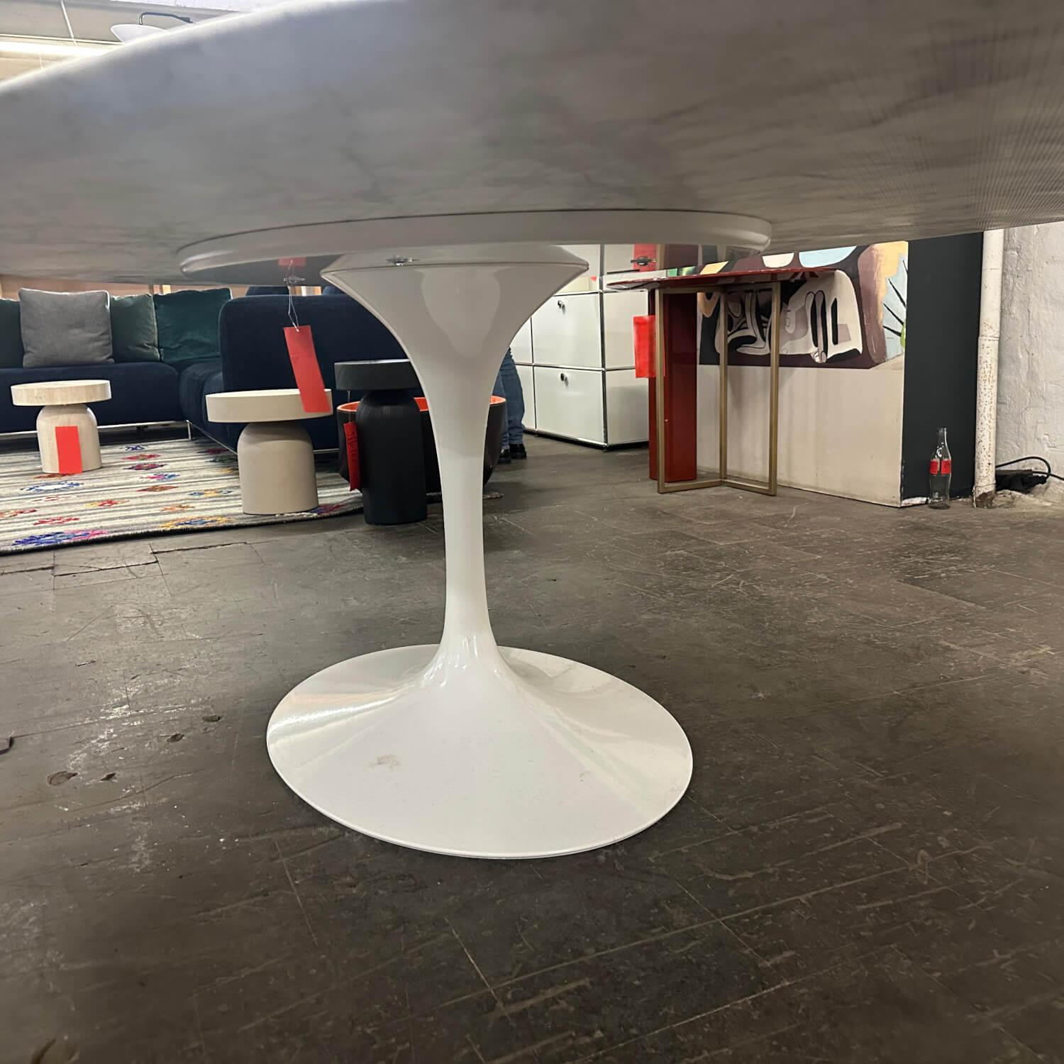 Knoll International - Tisch Saarinen Oval Platte Marmor Arabescato Weiß Gestell Aluminium Mit Rilsan Oberflächenbeschichtung - 8