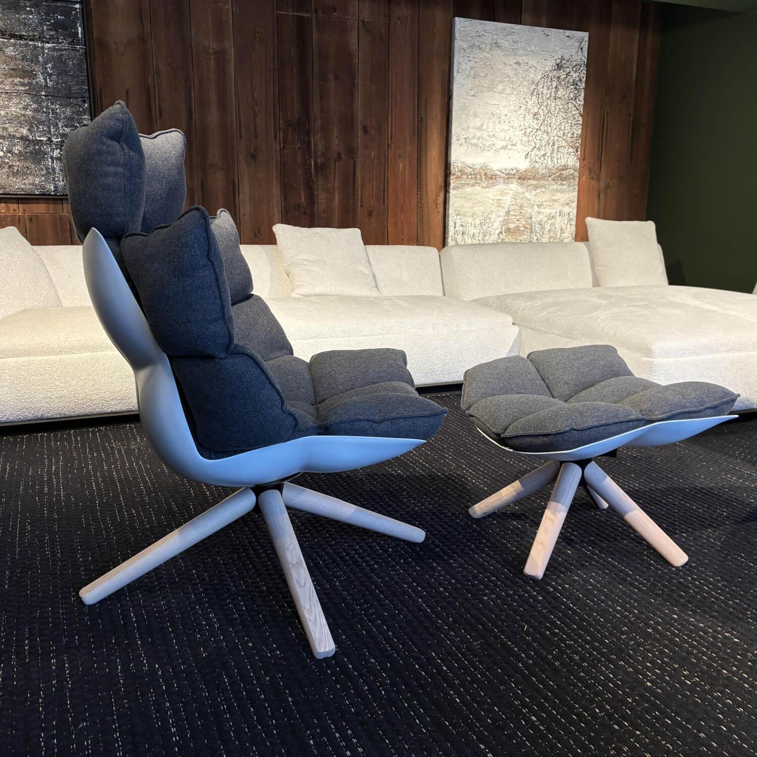 B&B Italia - Sessel Husk Stoff Serra Dunkelgrau 2025255 Schale Weiß Untergestell Eiche Hell mit Hocker - 2