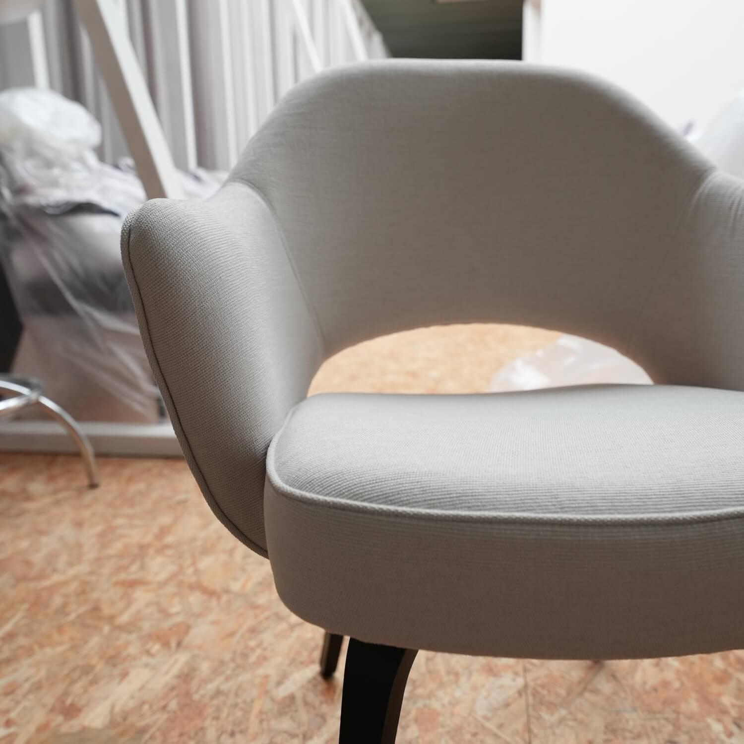 Knoll International - 6er-Set Stuhl Saarinen Kollektion Relax Bezug Stoff Dream 201DR Ivory Creme Stuhlbeine Eiche Ebenholz Gebeizt - 13