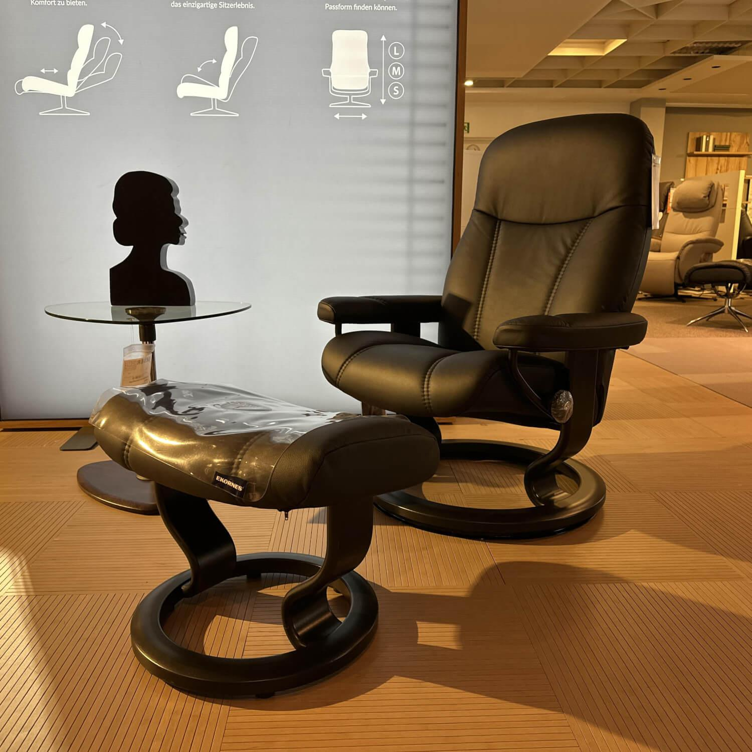 Stressless - Sessel Consul M Leder 093 Batick 19 Black Schwarz Gestell Classic Holz 05 Schwarz Gebeizt Mit Hocker - 2