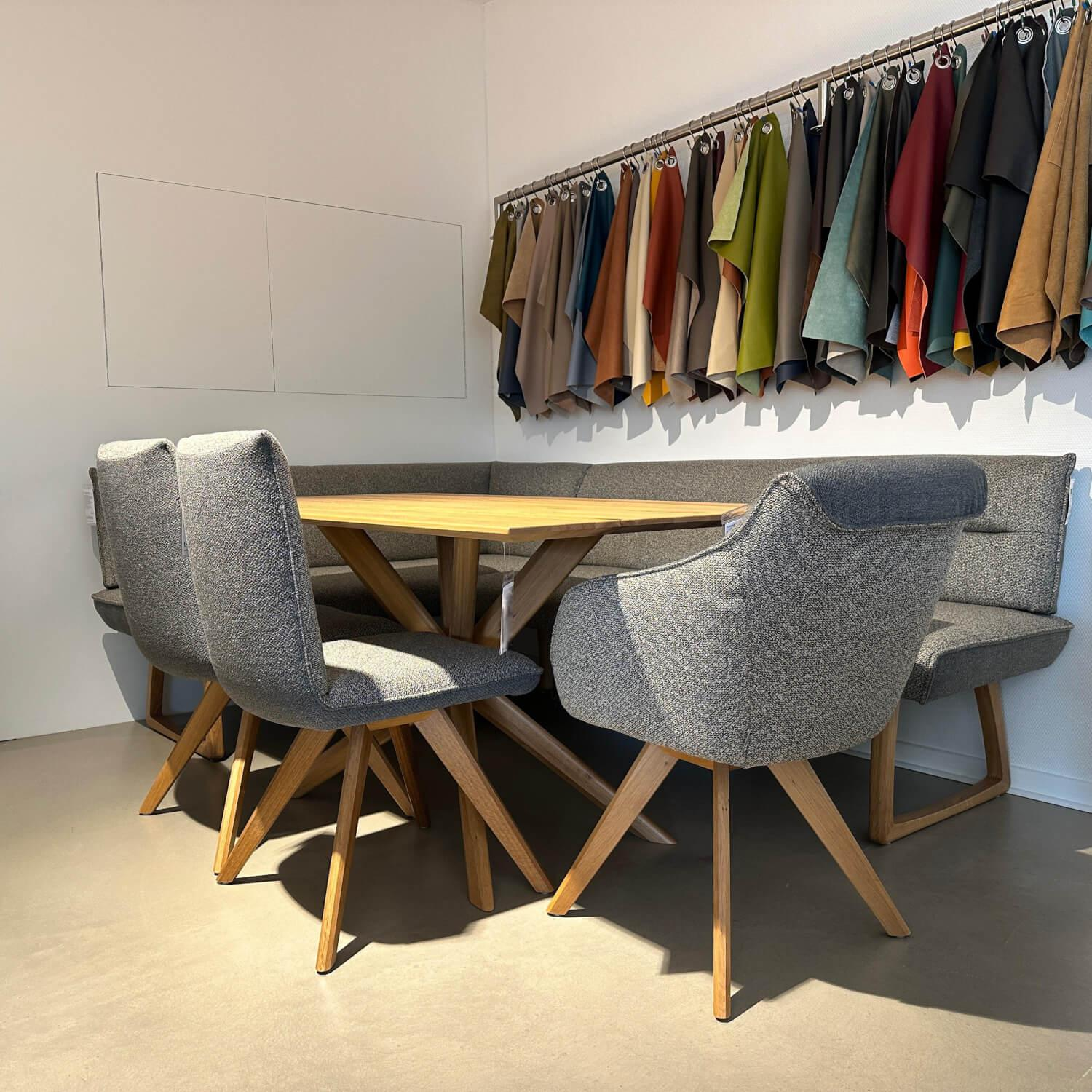 Koinor - Essgruppe S1250 T5005 Platte Massivholz Wildeiche Natur Bezug Stoff 20 Q2 Farbe Sky Grau Und Rain Grau - 8