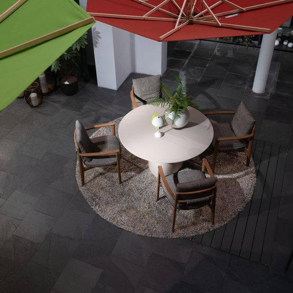 Poliform - Outdoor Essgruppe Magnolia Stuhl Stoff Bris Taupe Grau Gestell Iroko Natural Tisch Monolith Cementoskin Creme Weiß - 4