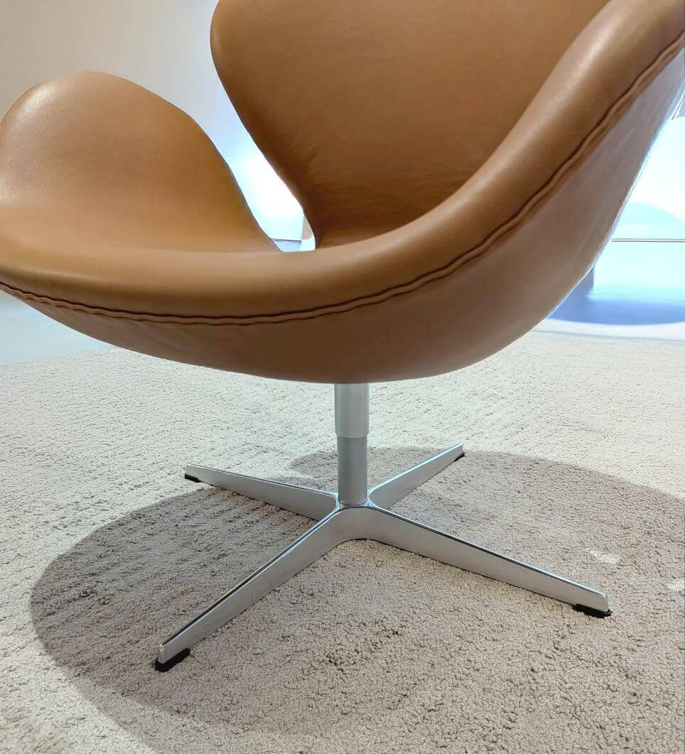 Fritz Hansen - Sessel 3320™ Leder Grace Walnuss Leder Gestell Aluminium Poliert - 3