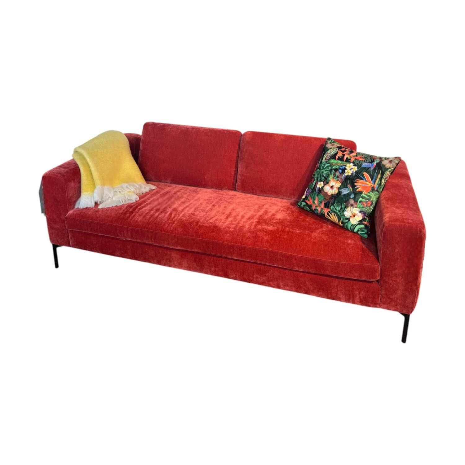 Raum.Freunde - Sofa Lenni Style Stoff Wildflower 9 Raspberry Pink Rot Füße Metall Schwarz - 1