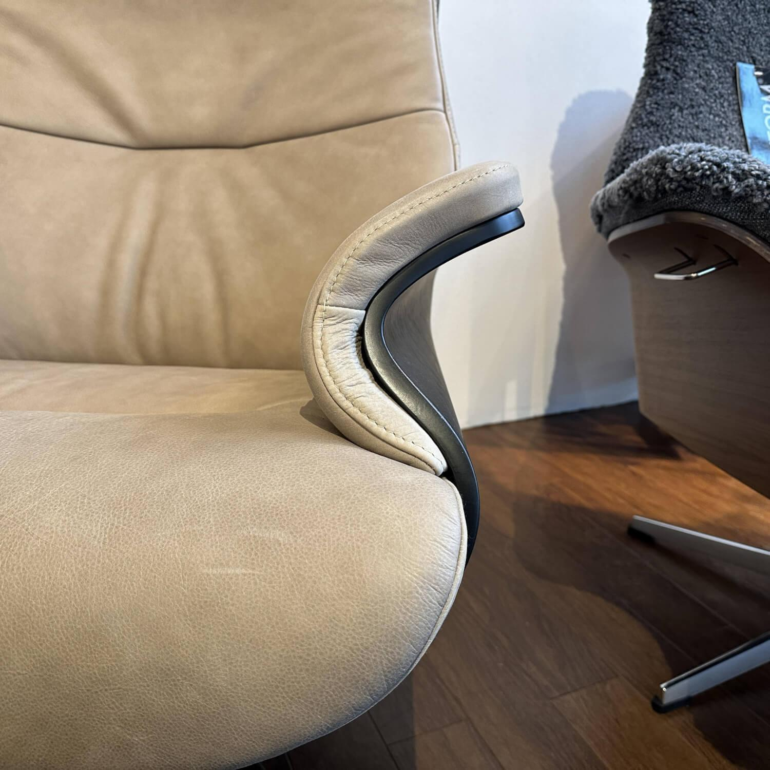 Conform - Sessel Afterwork Leder D Grizzly Taupe Grau Beige Schale Holz Schwarz Fuß Metall Schwarz Lackiert Inklusive Hocker - 2