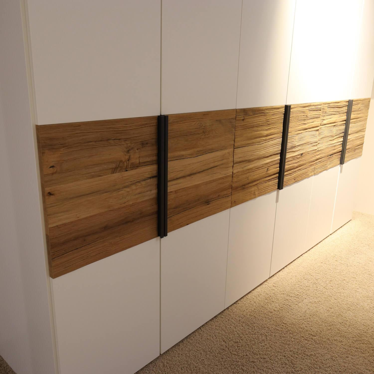 Contur - Schlafzimmer Acerra C Wildeiche Massiv Mit Bett Kommode 2 Nachttischen Und Kleiderschrank - 5
