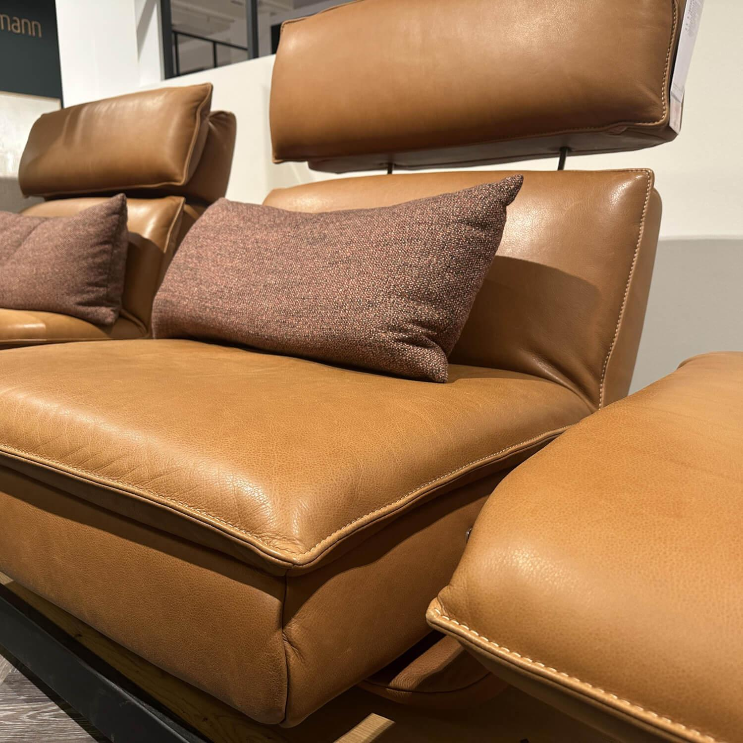 Koinor - Sofa 2-Sitzer Leder B-Toro Whisky Braun Plateau Metallrahmen Schwarz Matt Balkeneichenfurniert - 2