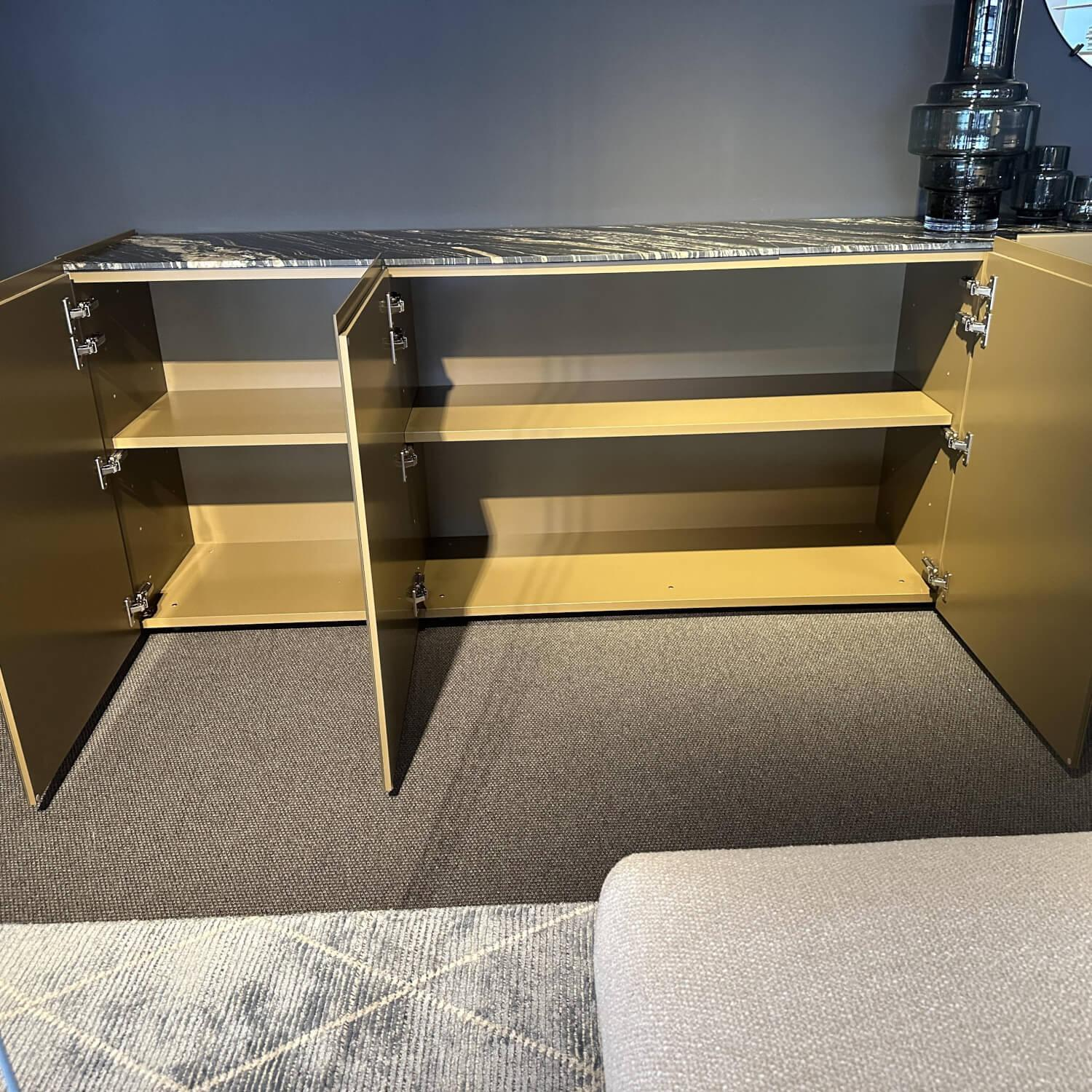 Interlübke - Sideboard Jorel T 39 Mattlack Optiwhite Kardamom Gelb Gold Abdeckplatte Stein Quarz Tropical Storm Schwarz Gold - 10